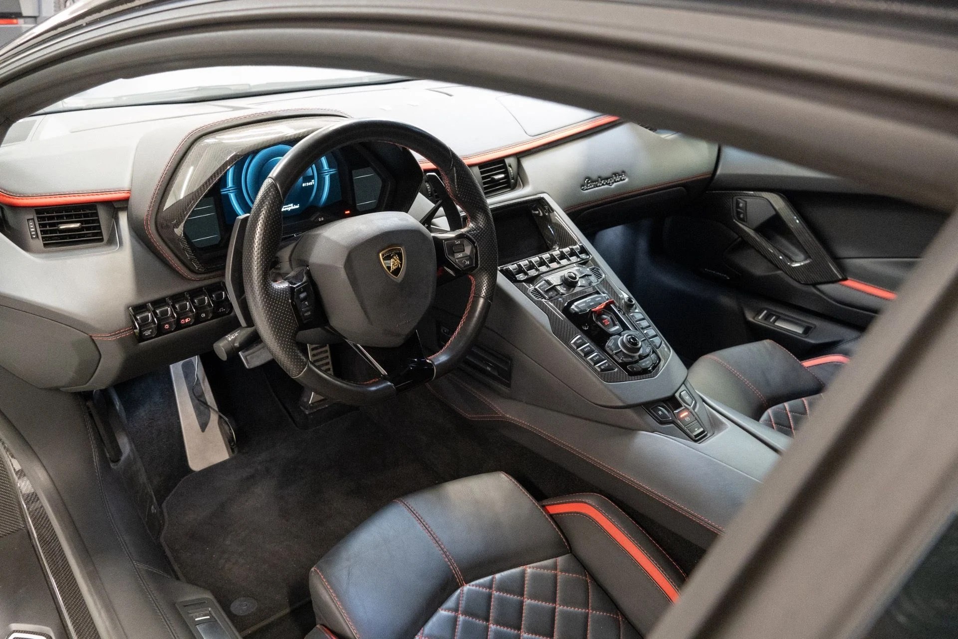 mph014_1791879027_Used_2018_Lamborghini_Aventador_LP_740_4_S_1768935858_569d7cd066