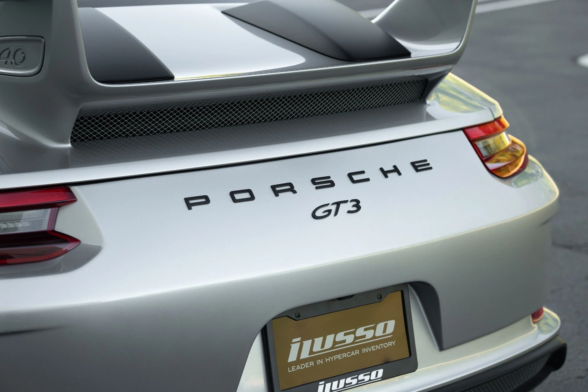 mph014_179526122_Used_2018_Porsche_911_GT_3_1761946041_49be4960ff