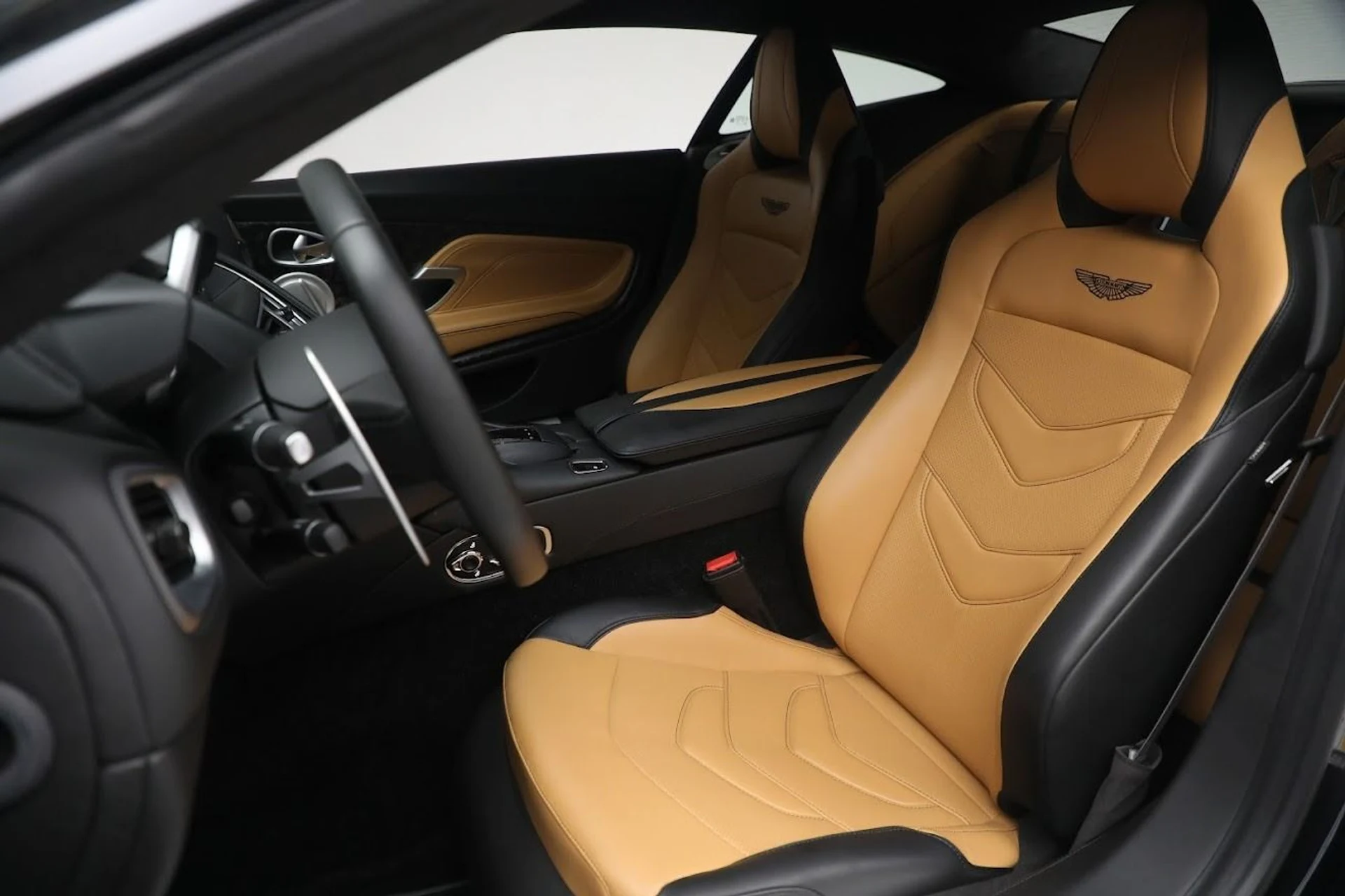 mph014_1798473362_Used_2019_Aston_Martin_DBS_Superleggera_1688394544_fe30609a79