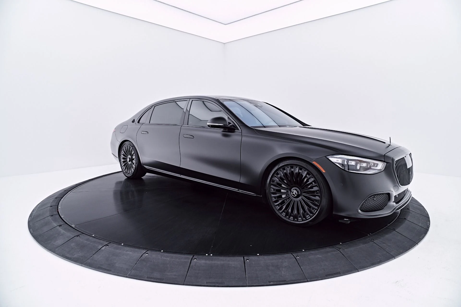 mph014_1808020398_Used_2023_Mercedes_Benz_S_Class_Maybach_S_580_1782762072_4437db294a