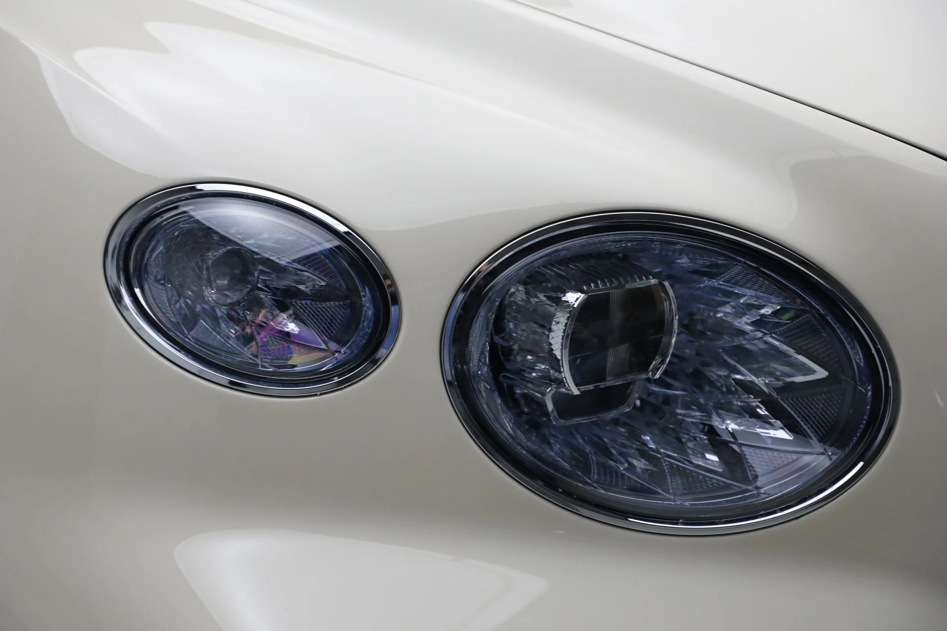 mph014_1815892914_New_2025_Bentley_Bentayga_Azure_V8_71f4819b1f