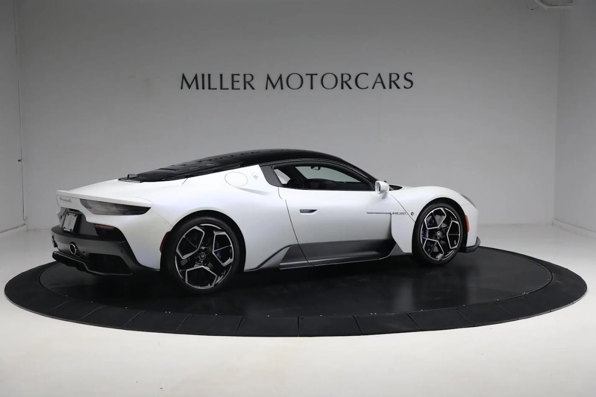 mph014_18187169_Used_2022_Maserati_MC_20_253681aa5d