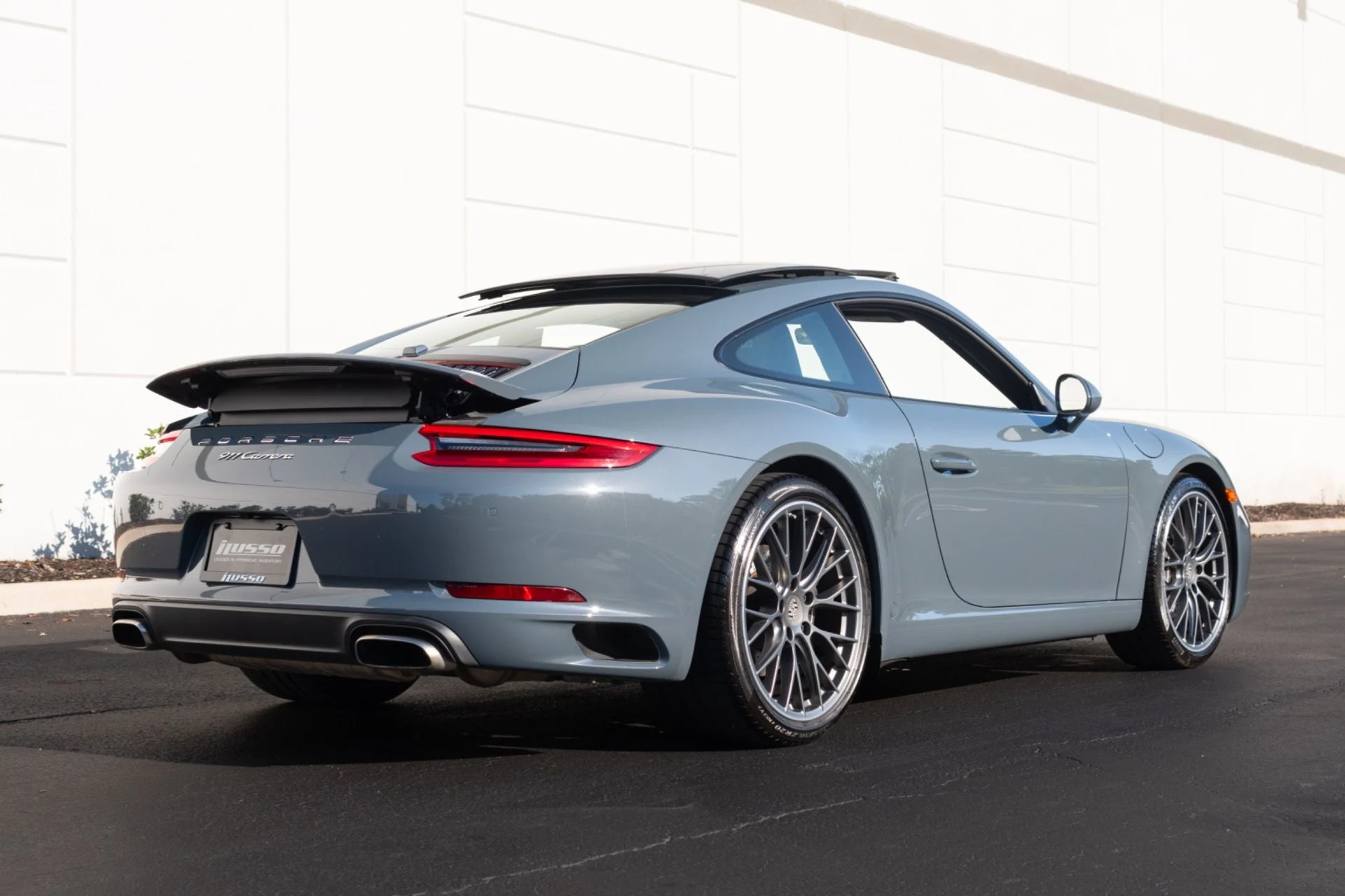 mph014_1822160310_Used_2017_Porsche_911_Carrera_1777686395_c78720473e