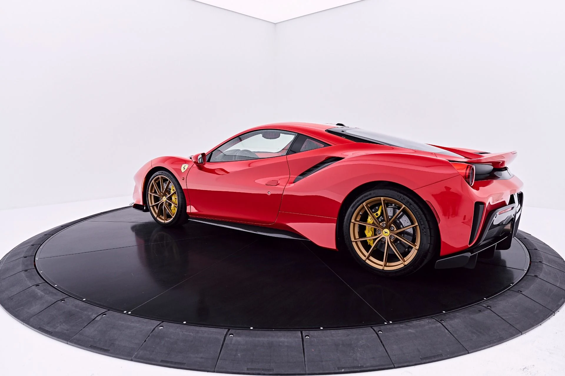 mph014_1823987161_Used_2020_Ferrari_488_Pista_1783794205_08a9583d14