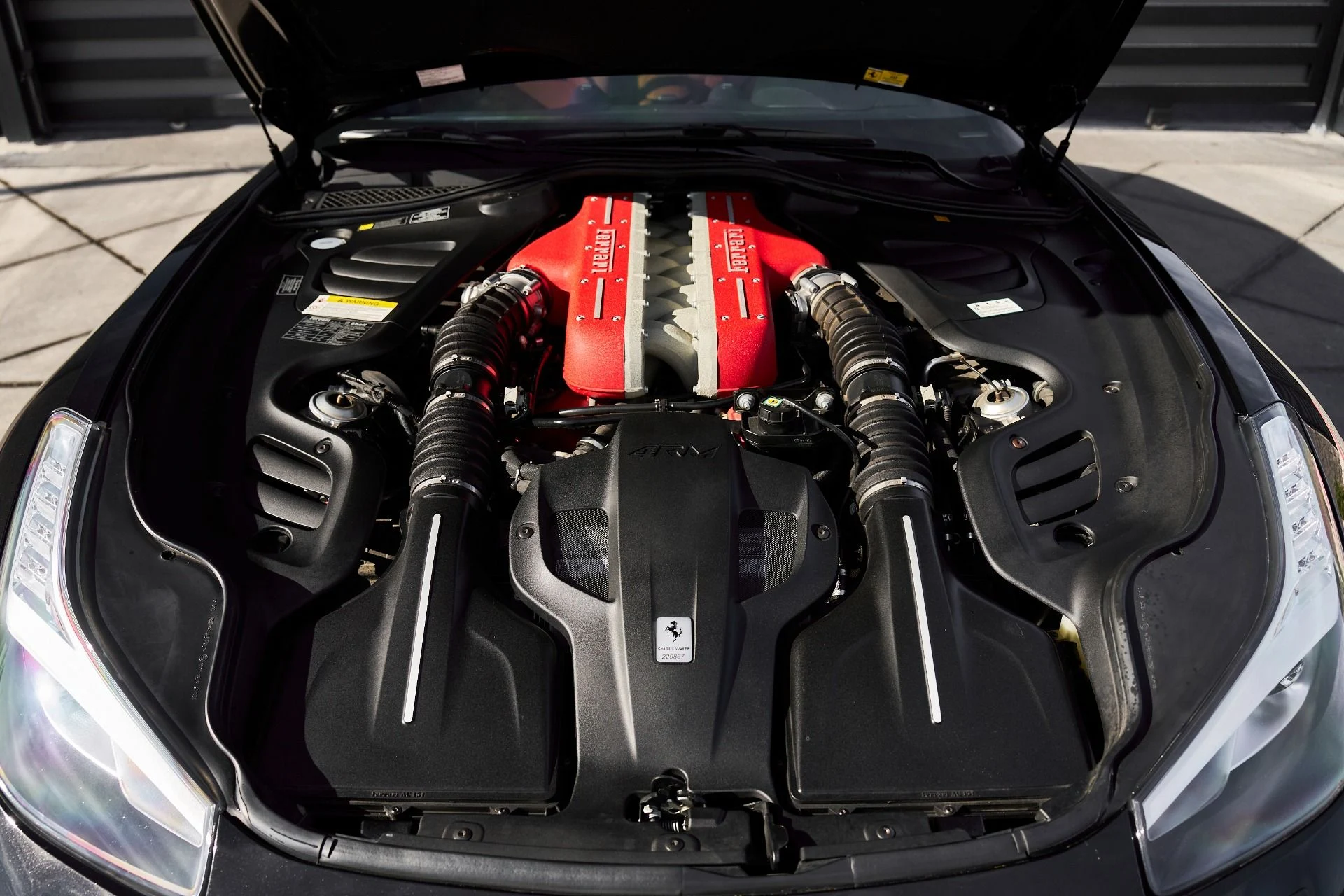 mph014_1826351201_Used_2018_Ferrari_GTC_4_Lusso_V12_1764210116_3f7f0c8081