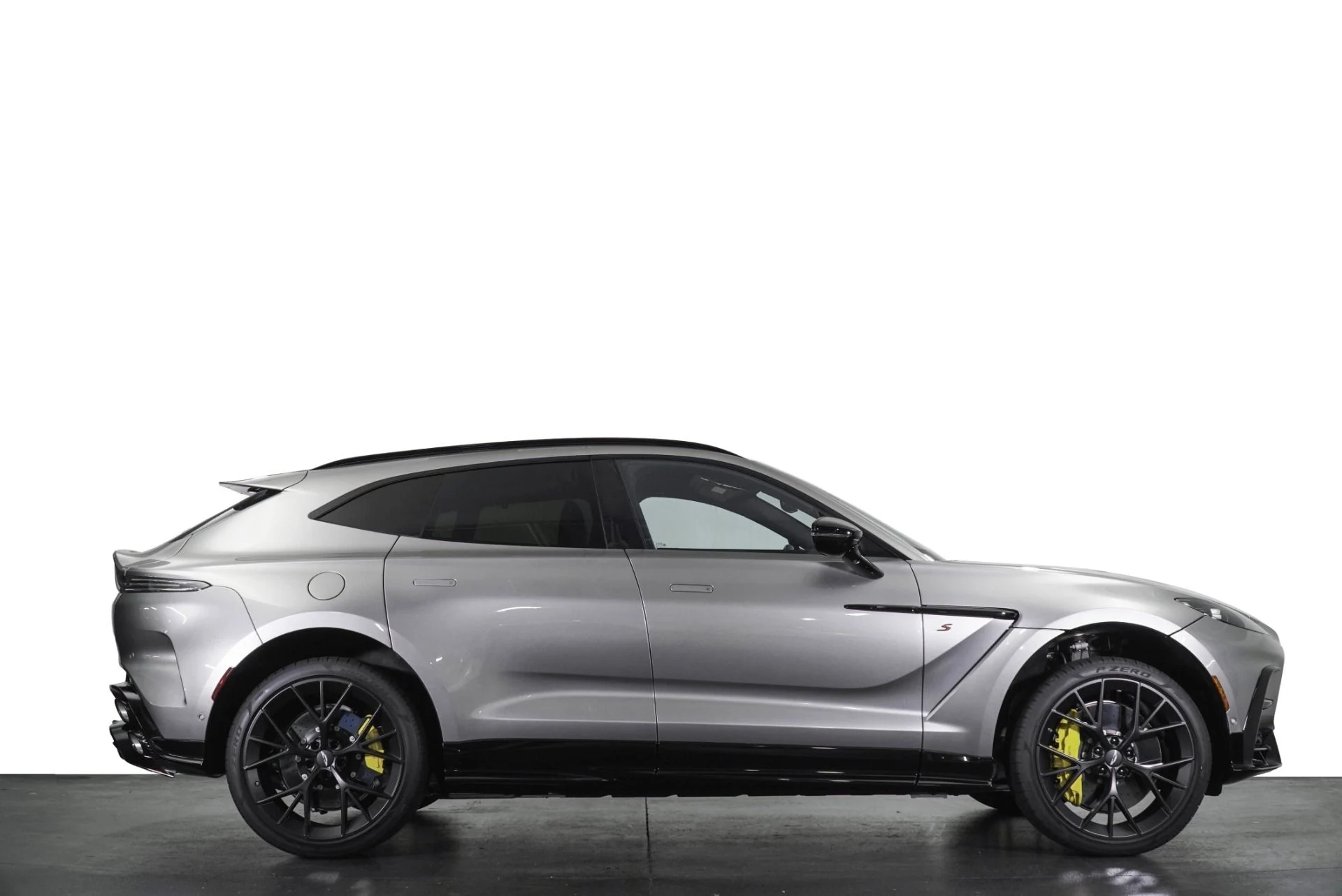 mph014_1827107621_New_2026_Aston_Martin_DBX_S_1790660353_8a1855798f