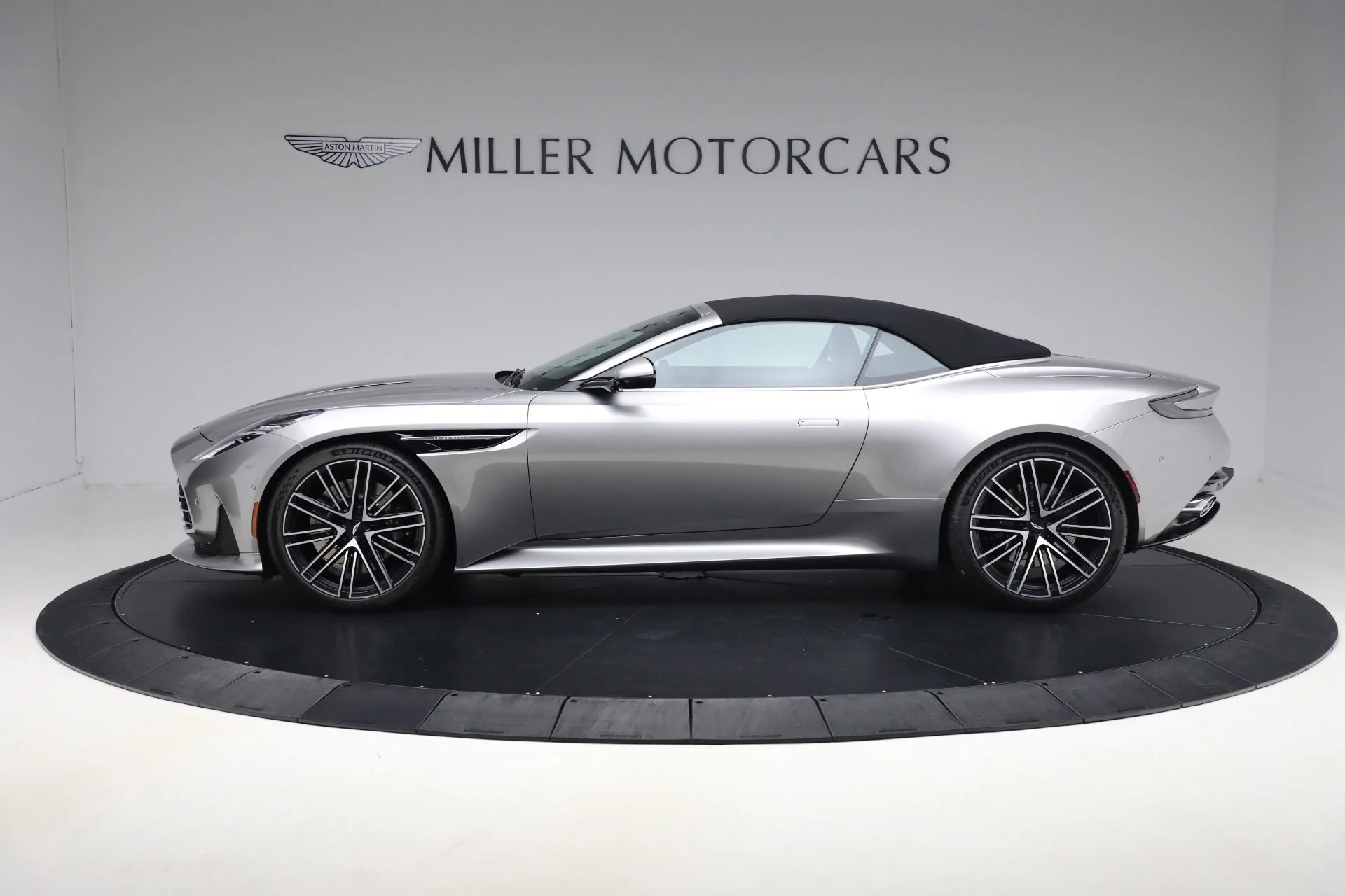 mph014_1841304969_New_2026_Aston_Martin_DB_12_Volante_0c214a5ff4