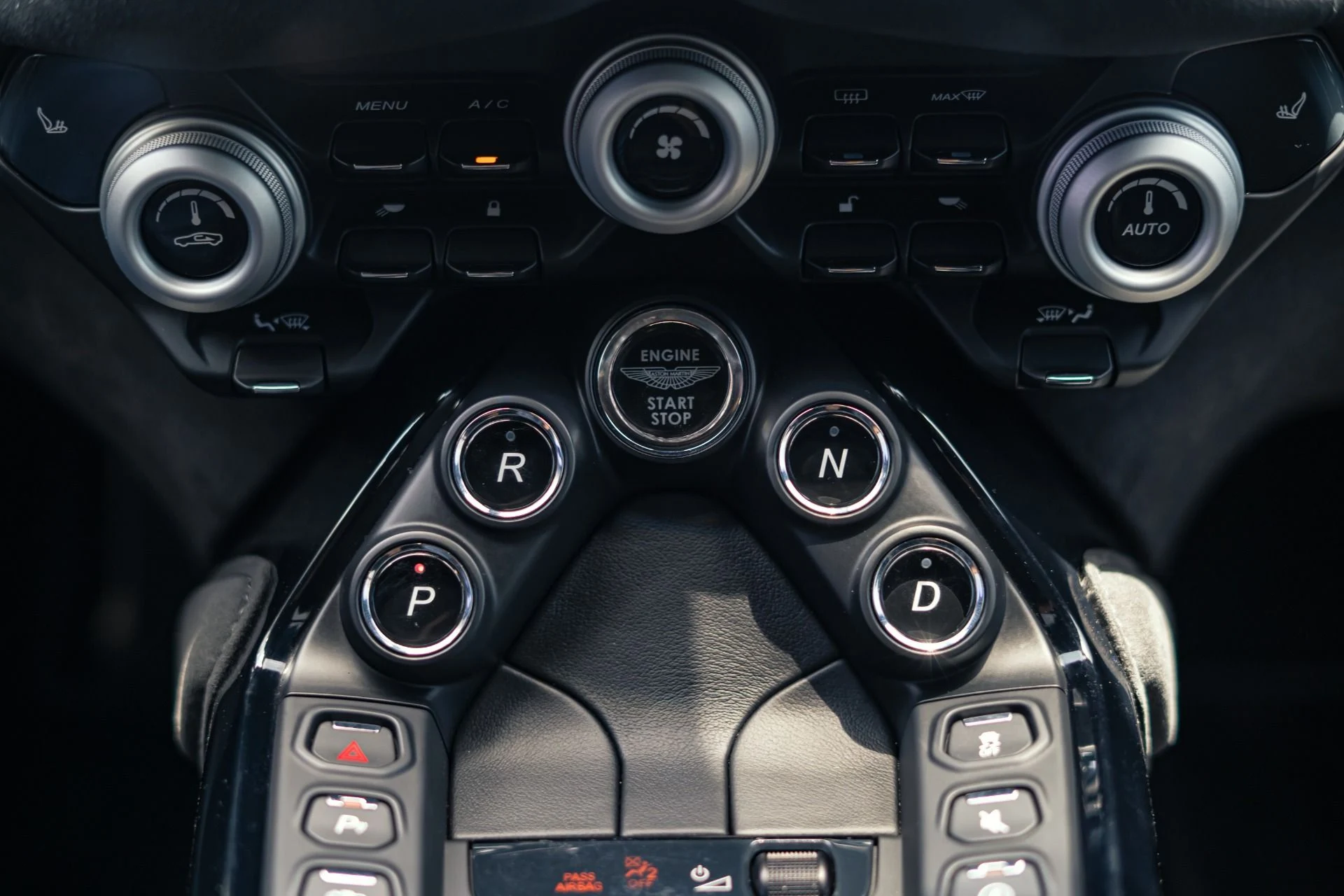 mph014_1843768581_Used_2019_Aston_Martin_Vantage_1783985517_7d3a12a4c8