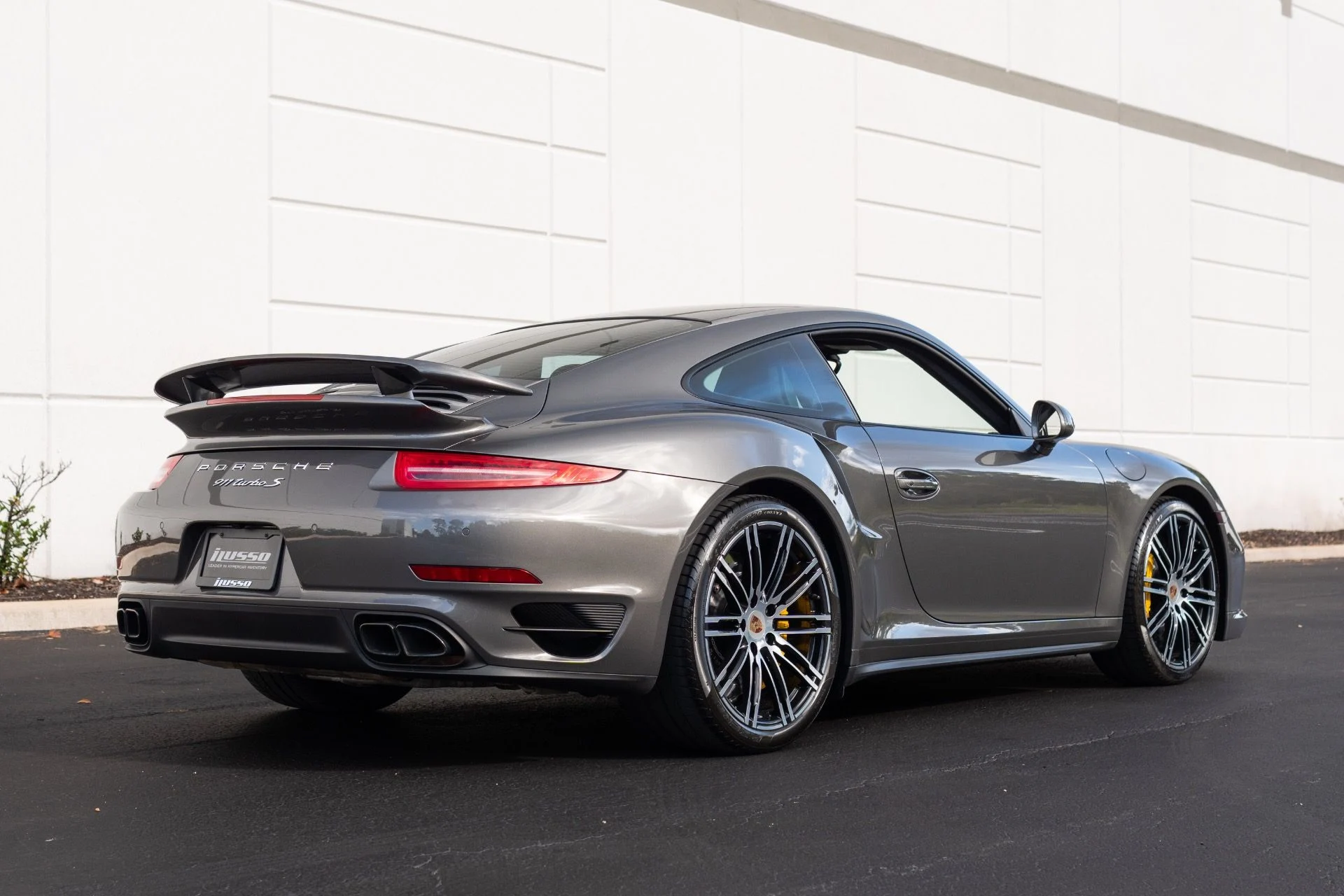 mph014_1848770347_Used_2014_Porsche_911_Turbo_S_1777344663_c16b536bb2