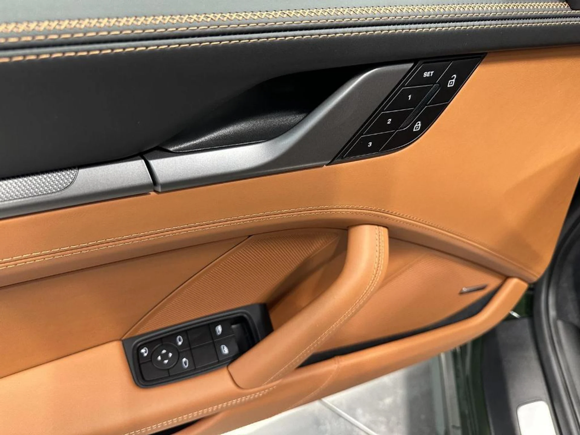 mph014_1851703867_nvy9_J_Gy_Y12_Zs_R0qr_GQA_Ic_Ma_Pu_U_4016285e79