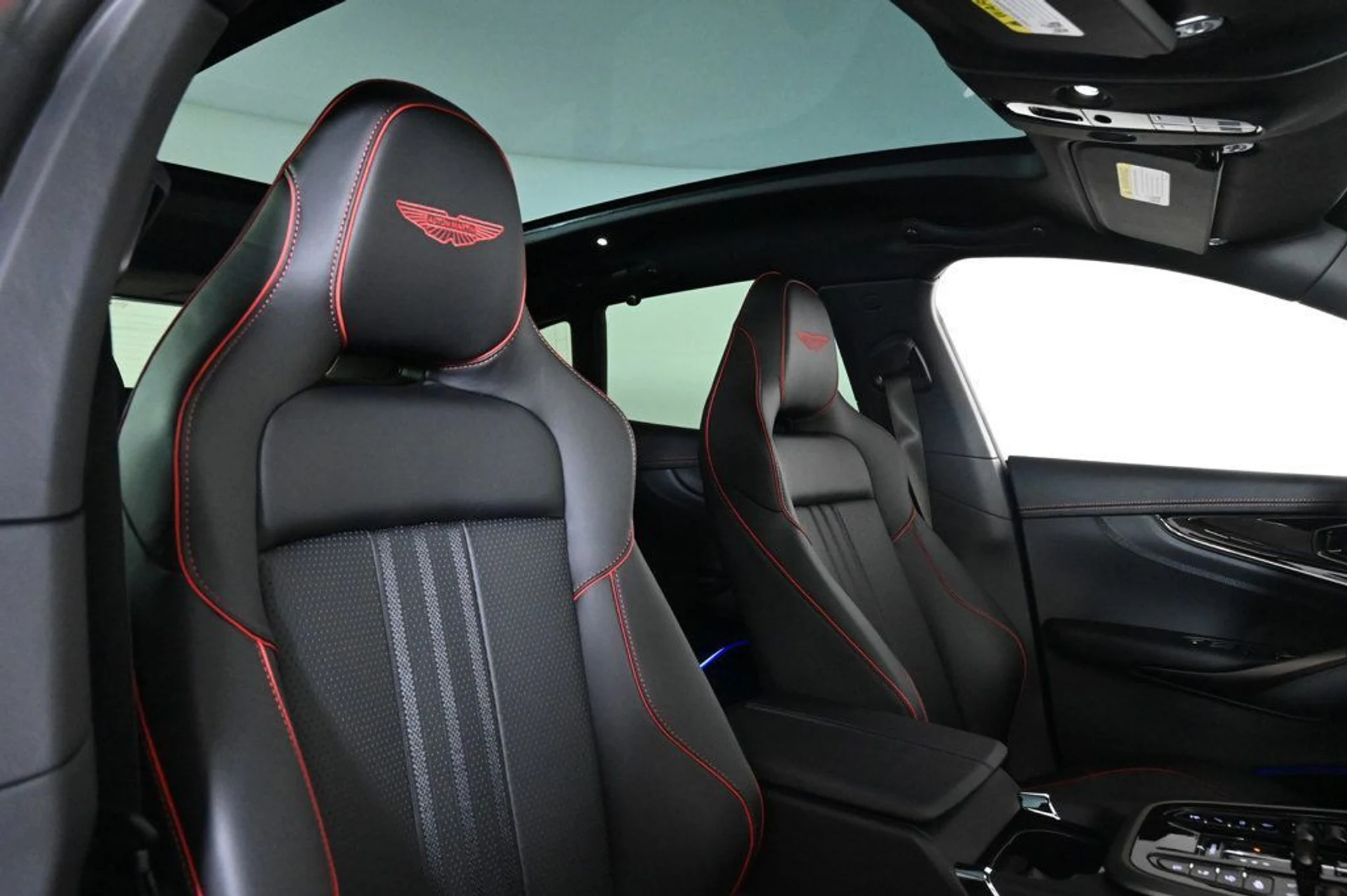 mph014_1862044216_new_2026_aston_martin_dbx_707awd_11350_22972758_15_1024_96ccd291fb