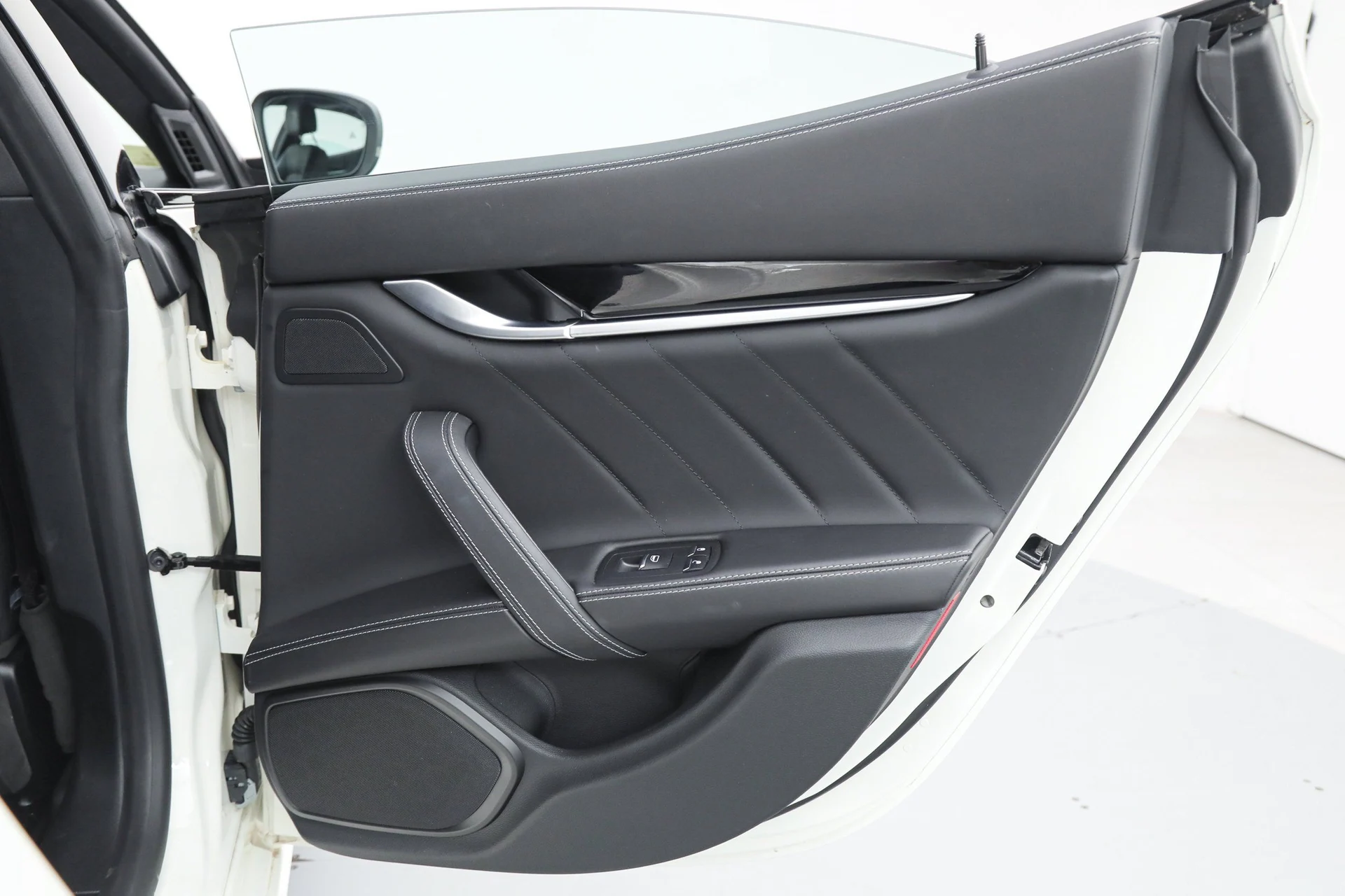 mph014_1863408815_ebaf3e3f3710e414a33218a00101856a_0aeae5b891