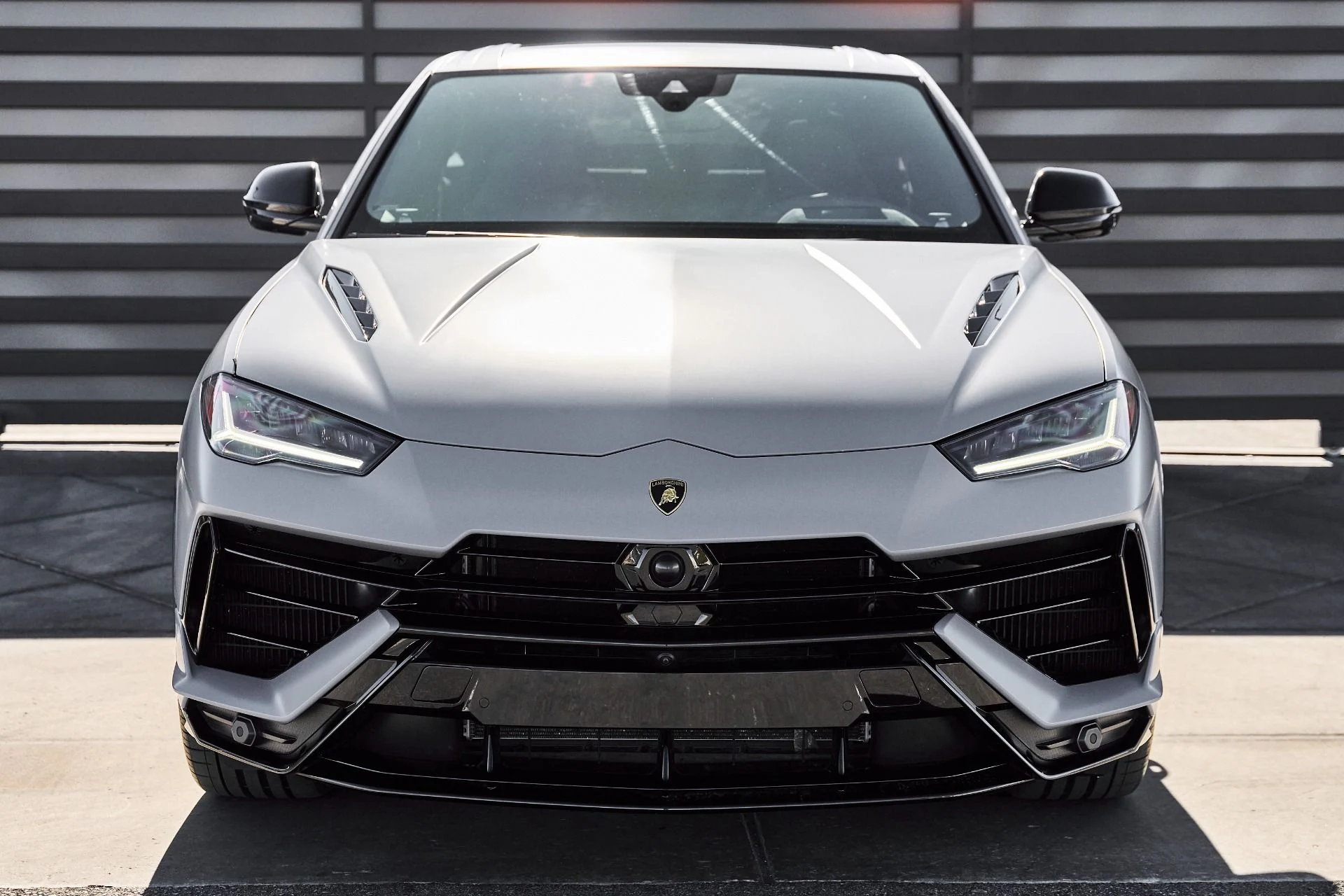 mph014_1863646783_Used_2024_Lamborghini_Urus_S_1779209019_04b9765159