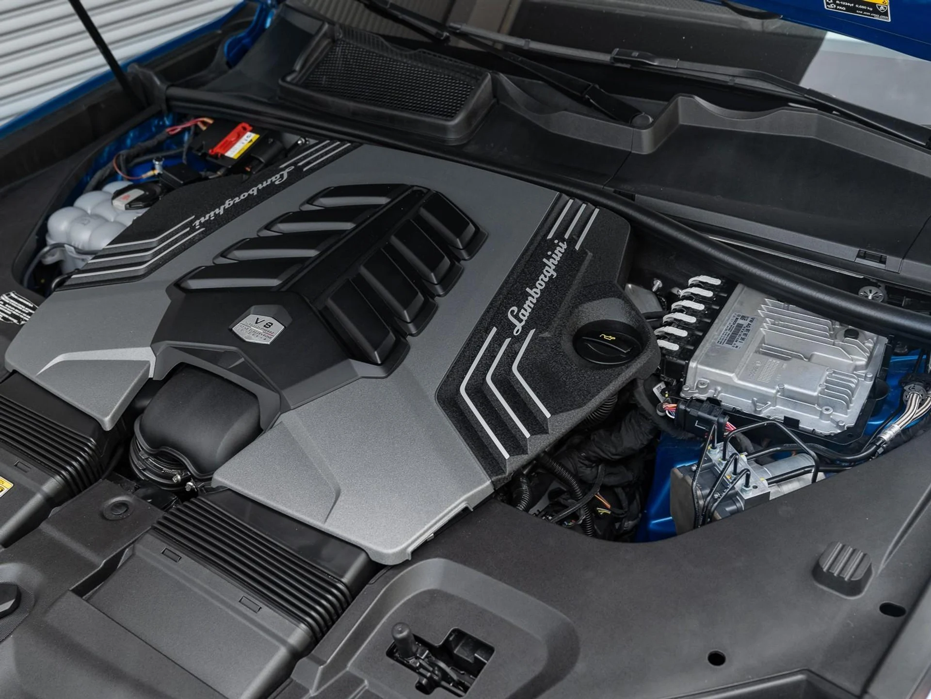 mph014_1864064709_Used_2020_Lamborghini_Urus_1753203935_8f575db00b