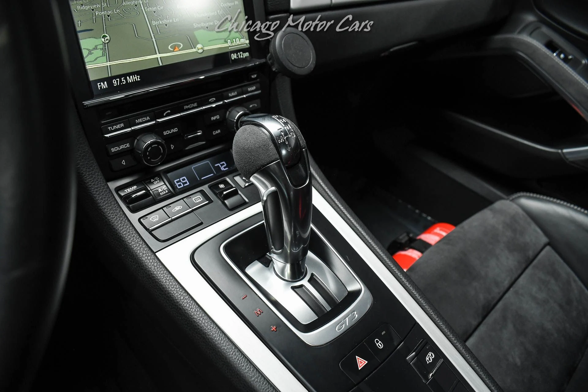 mph014_1864281513_12180_p15_l_64a3a69098