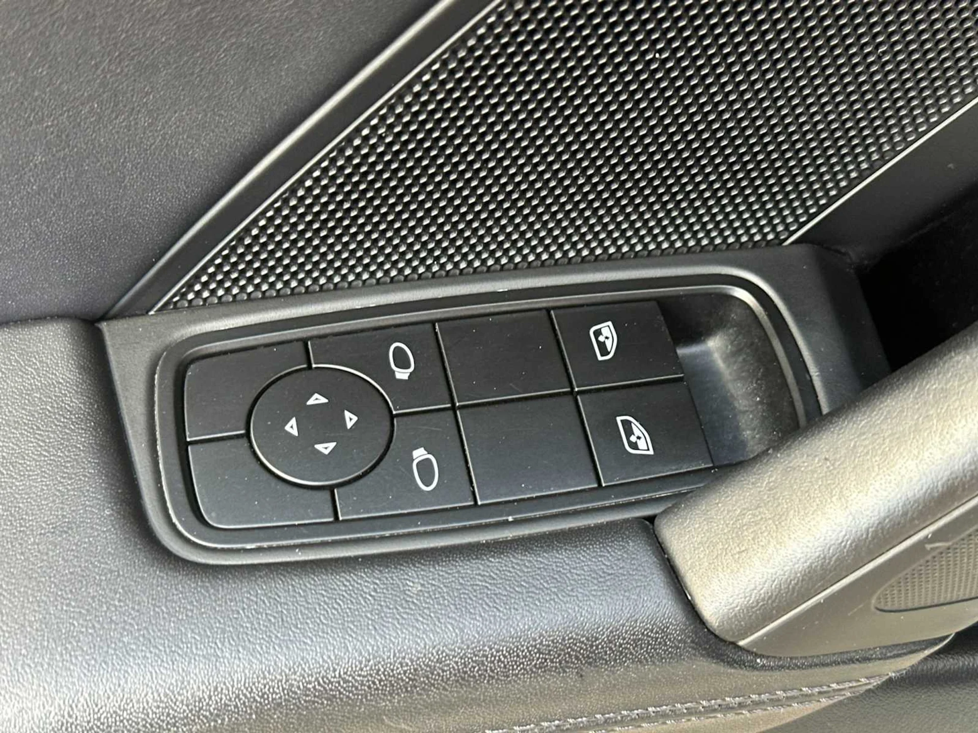 mph014_1866614872_9d77df836922383a107d806b85583c18x_a6eca0f5f4