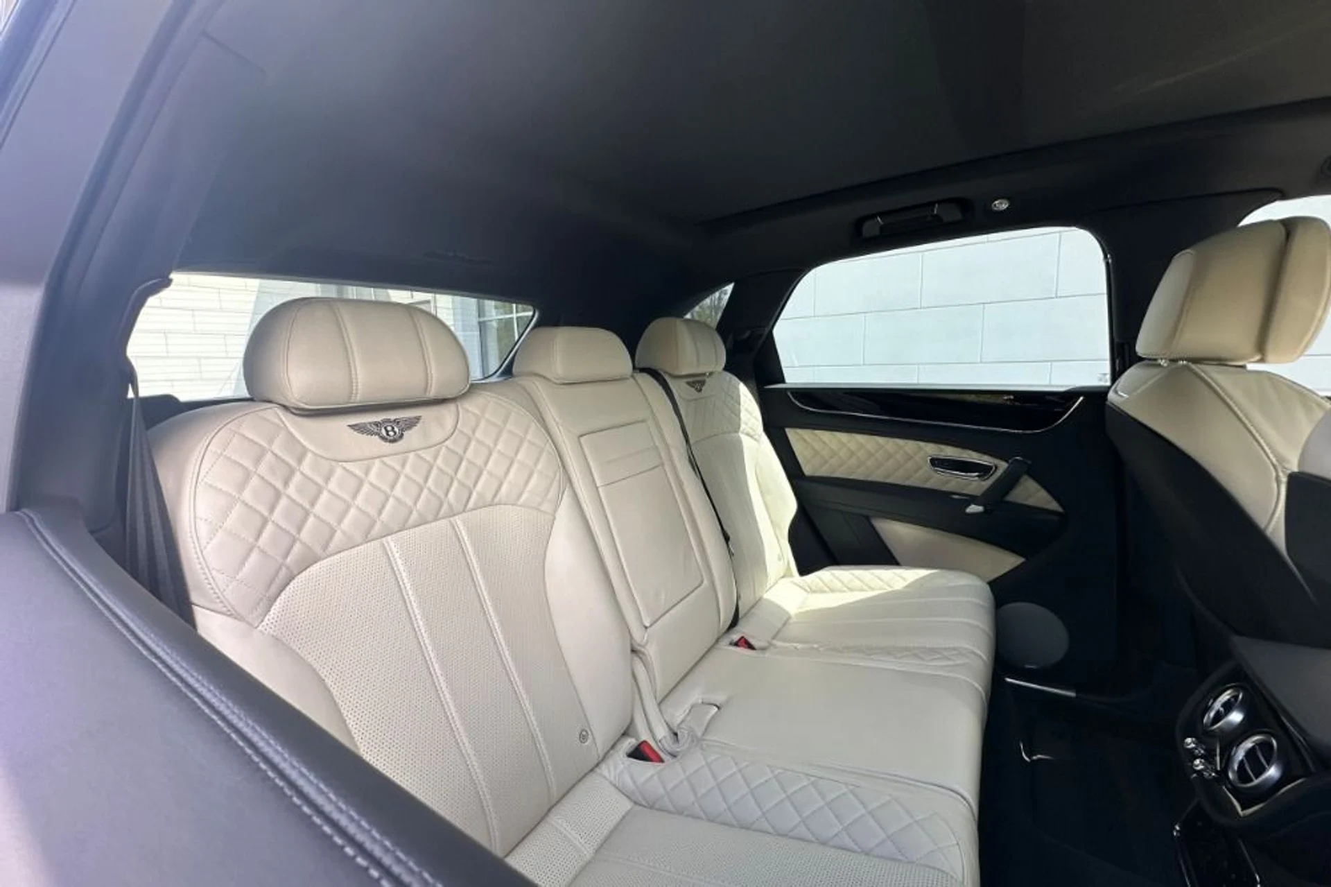 mph014_1869928085_Used_2019_Bentley_Bentayga_V8_1778775400_07e5a9f1ac