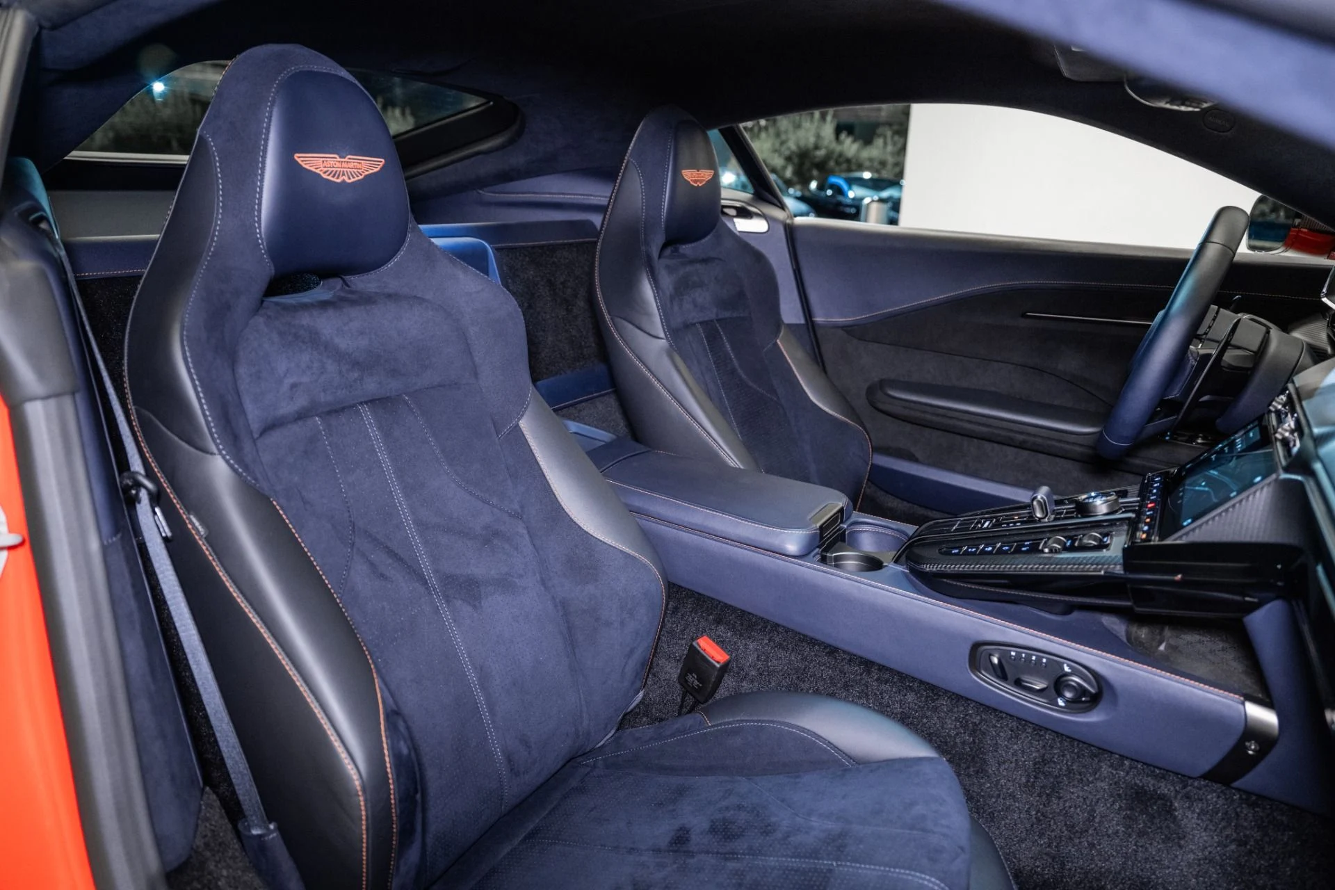 mph014_1882092697_Used_2025_Aston_Martin_Vantage_1754335114_d91eb9a170