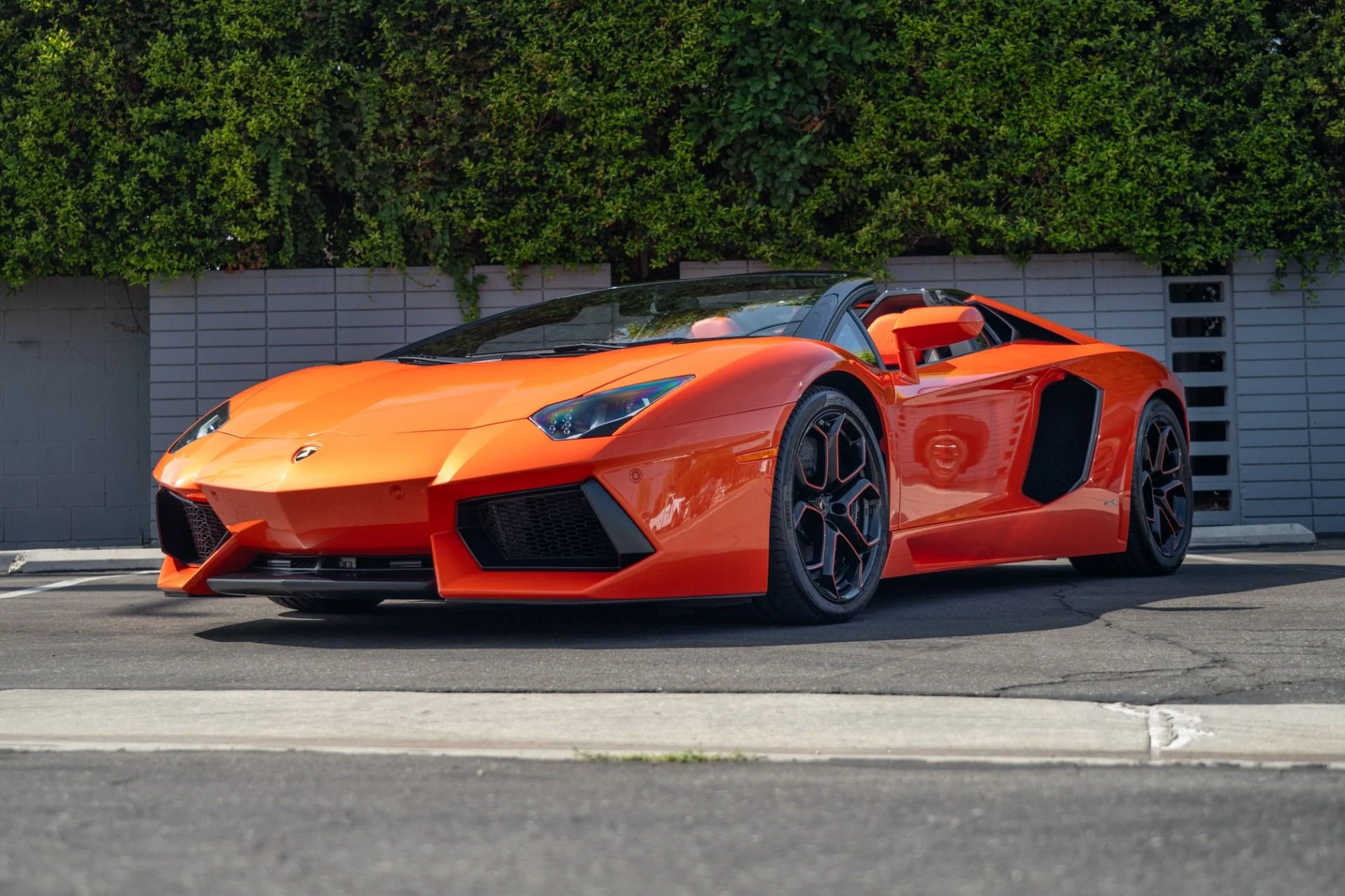 mph014_1883117672_Used_2014_Lamborghini_Aventador_LP_700_4_1759878623_5f3ab2058e