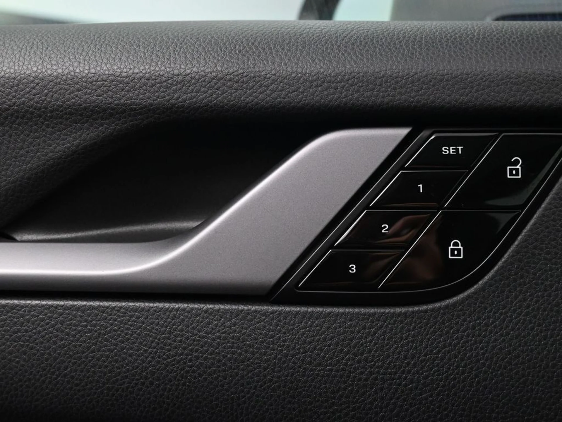 mph014_1885008355_25a2d6727dd970e4c84300f31aab1db8x_caf1d40d30