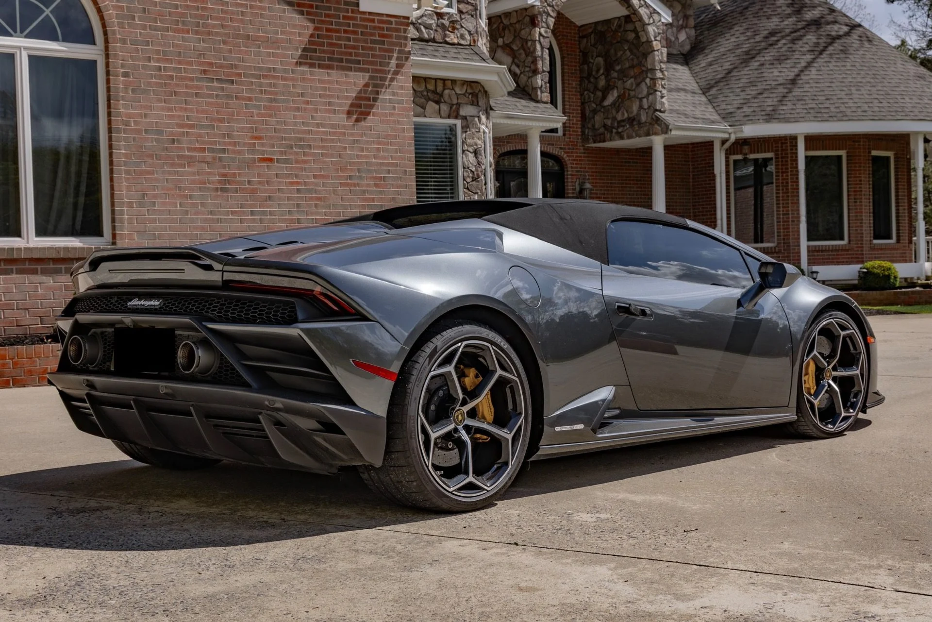 mph014_1888810570_Used_2020_Lamborghini_Huracan_EVO_Spyder_1777655683_d4cfc8f119