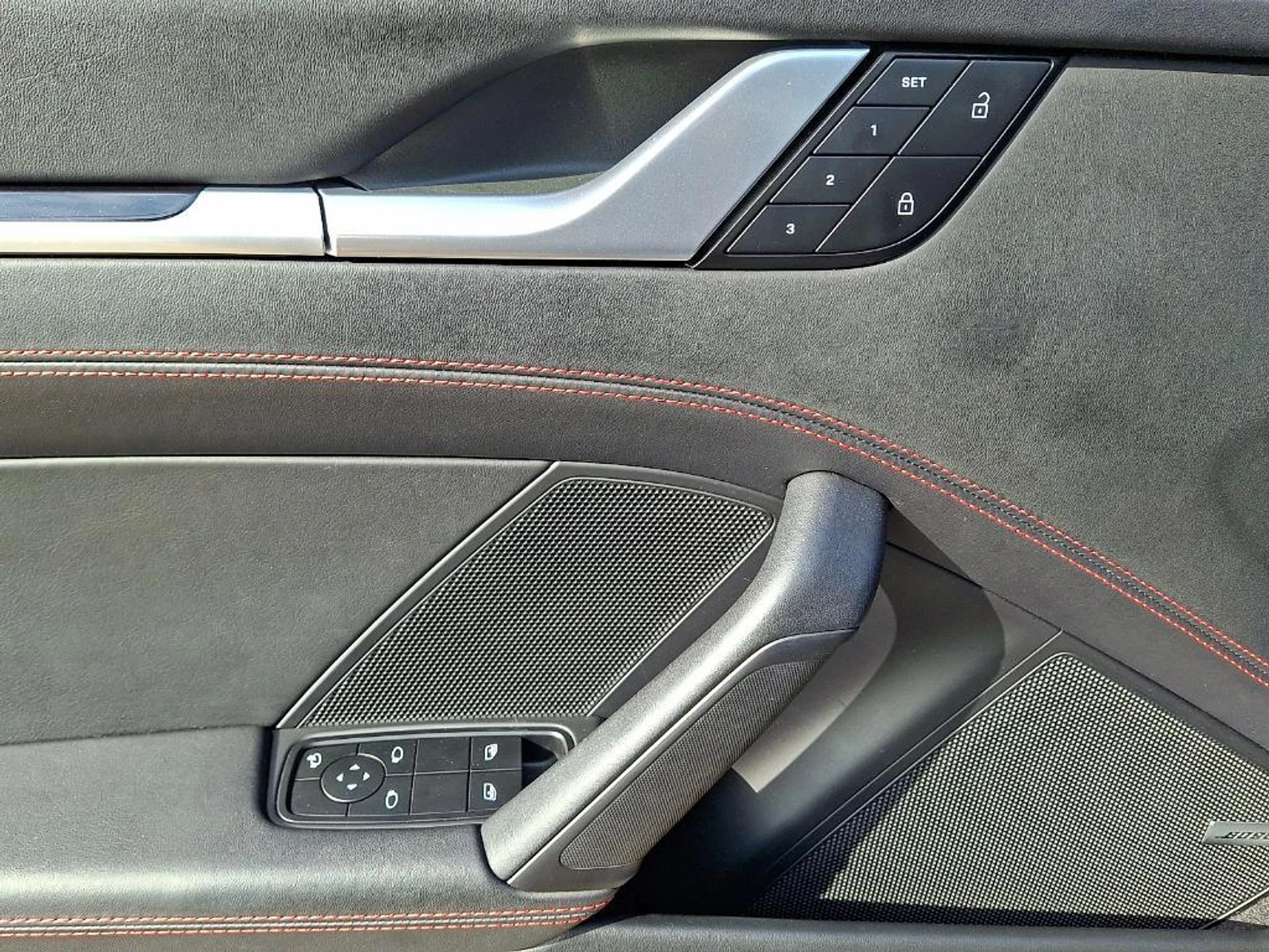 mph014_1895162991_ip_Qq0dzr7g_Azvypy0_T1_Gz356_YA_8fdeab652e