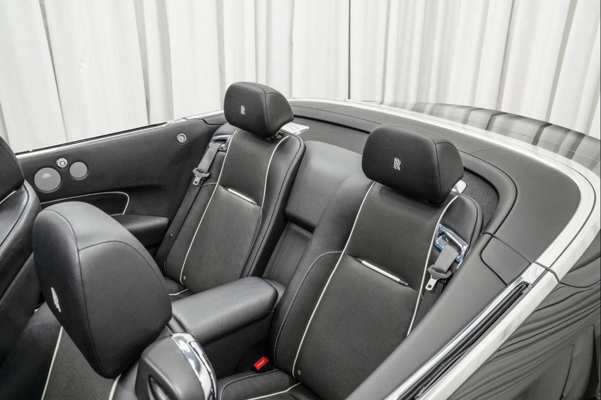 mph014_1895232050_9l_j4d5_N_Am_JFP_v5_F_Ynl_LQD_0_S0_296559e1b2