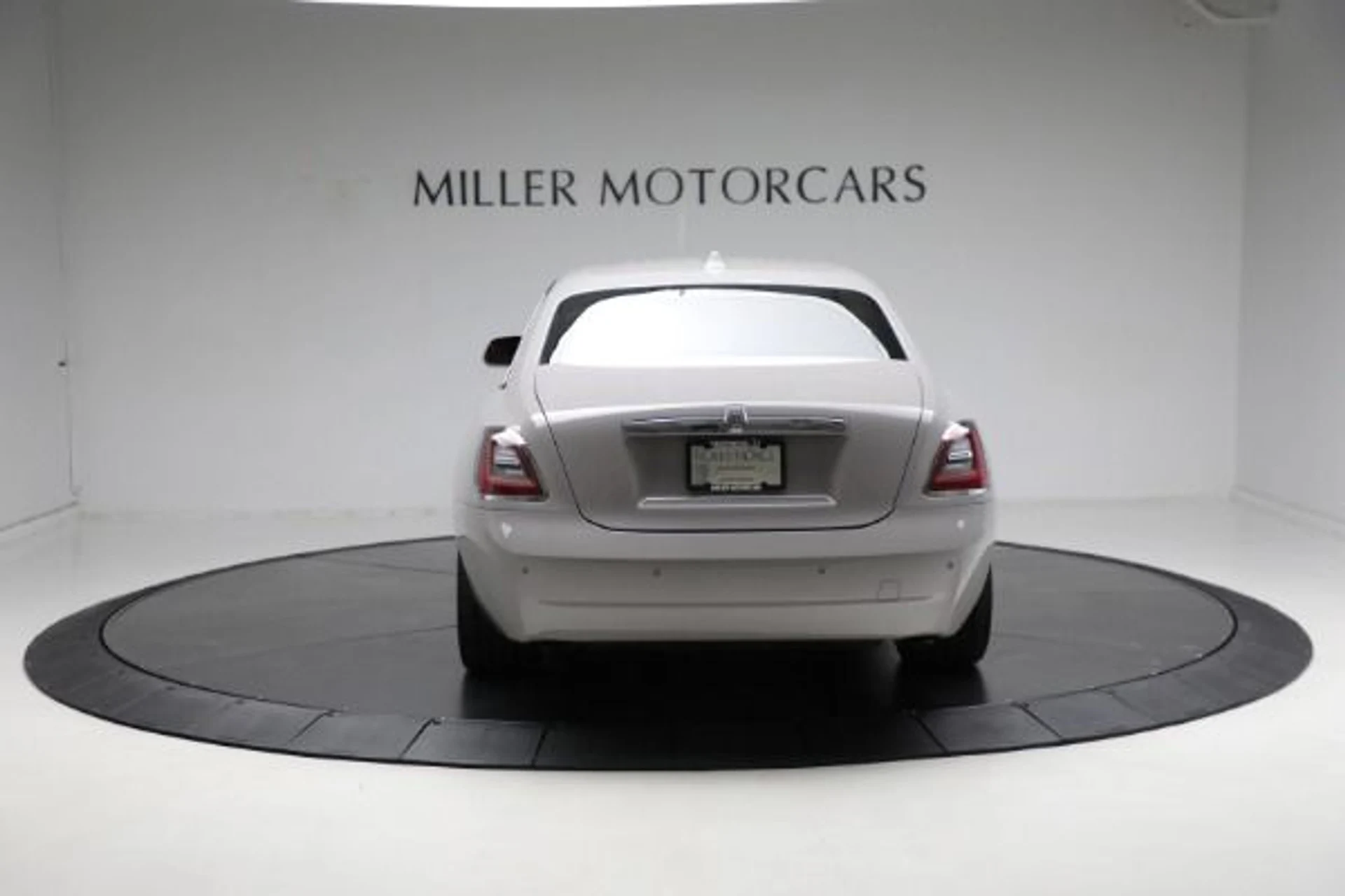 mph014_1896893727_Used_2023_Rolls_Royce_Ghost_d2a258b37e