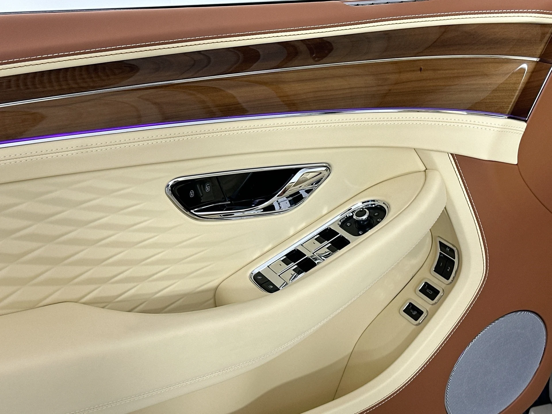 mph014_1897803409_15_1ec293a2dc