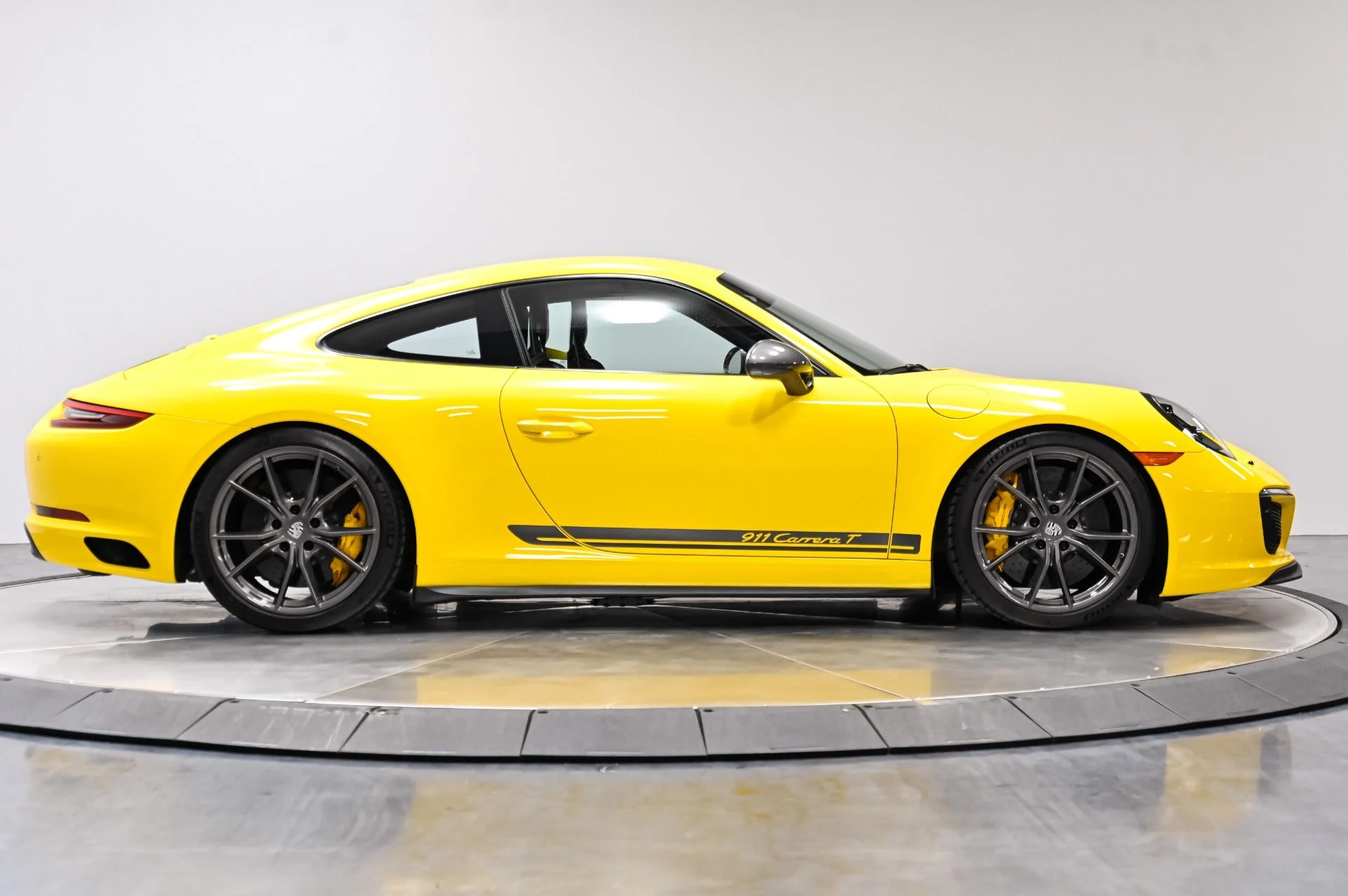 mph014_190114872_Used_2018_Porsche_911_Carrera_T_1790277617_8e4beb9f8a
