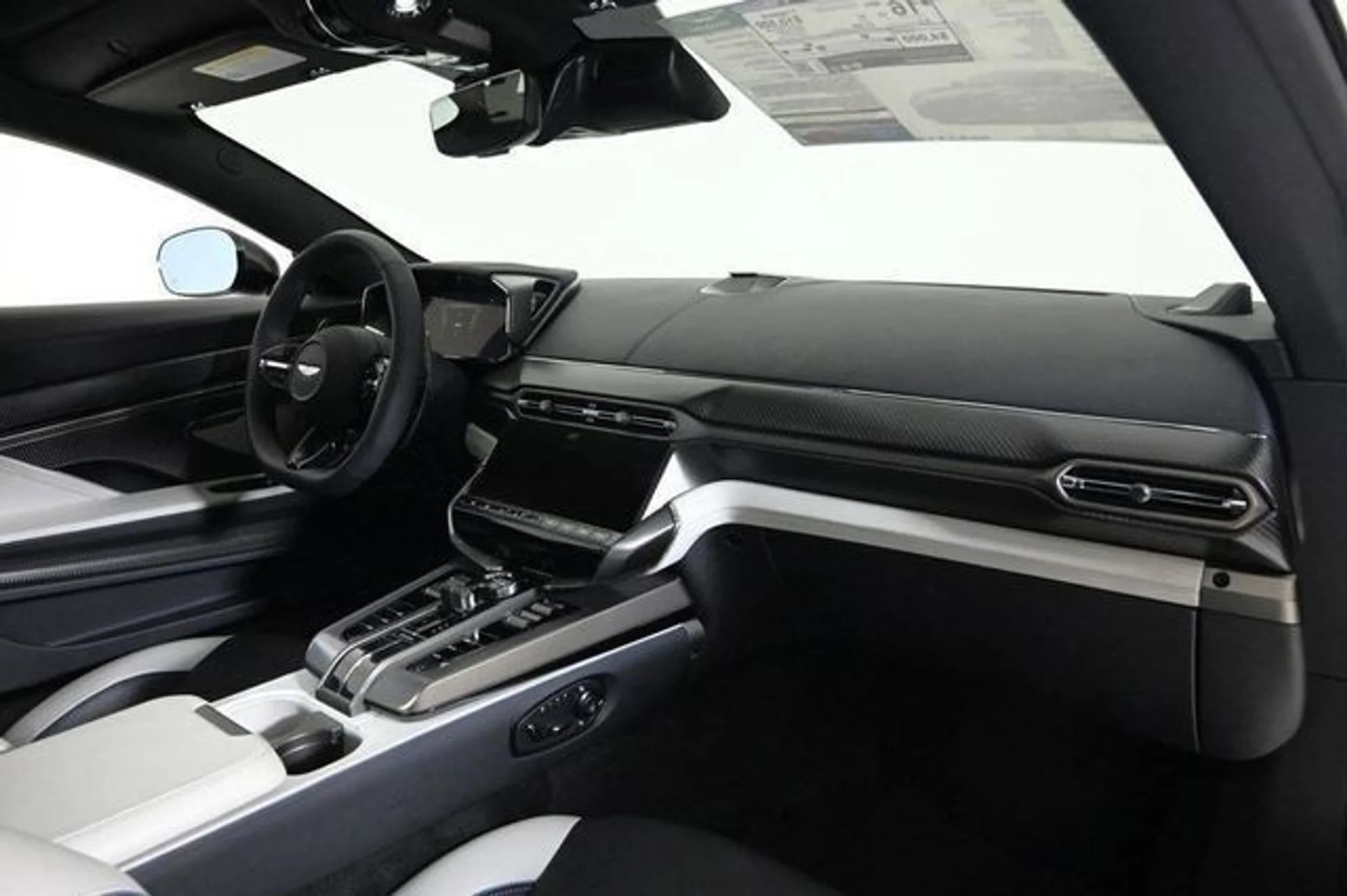 mph014_1901550373_new_2025_aston_martin_vanquish_coupe_11350_22854857_14_640_c03d18d4ad