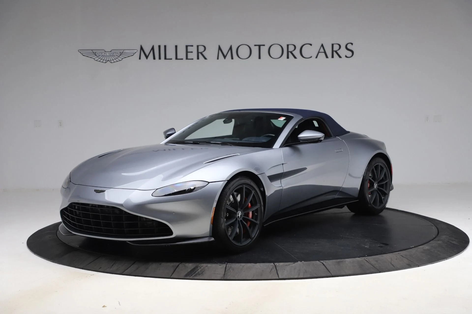 mph014_1907703910_Used_2021_Aston_Martin_Vantage_Roadster_1610739854_86f0228aa6