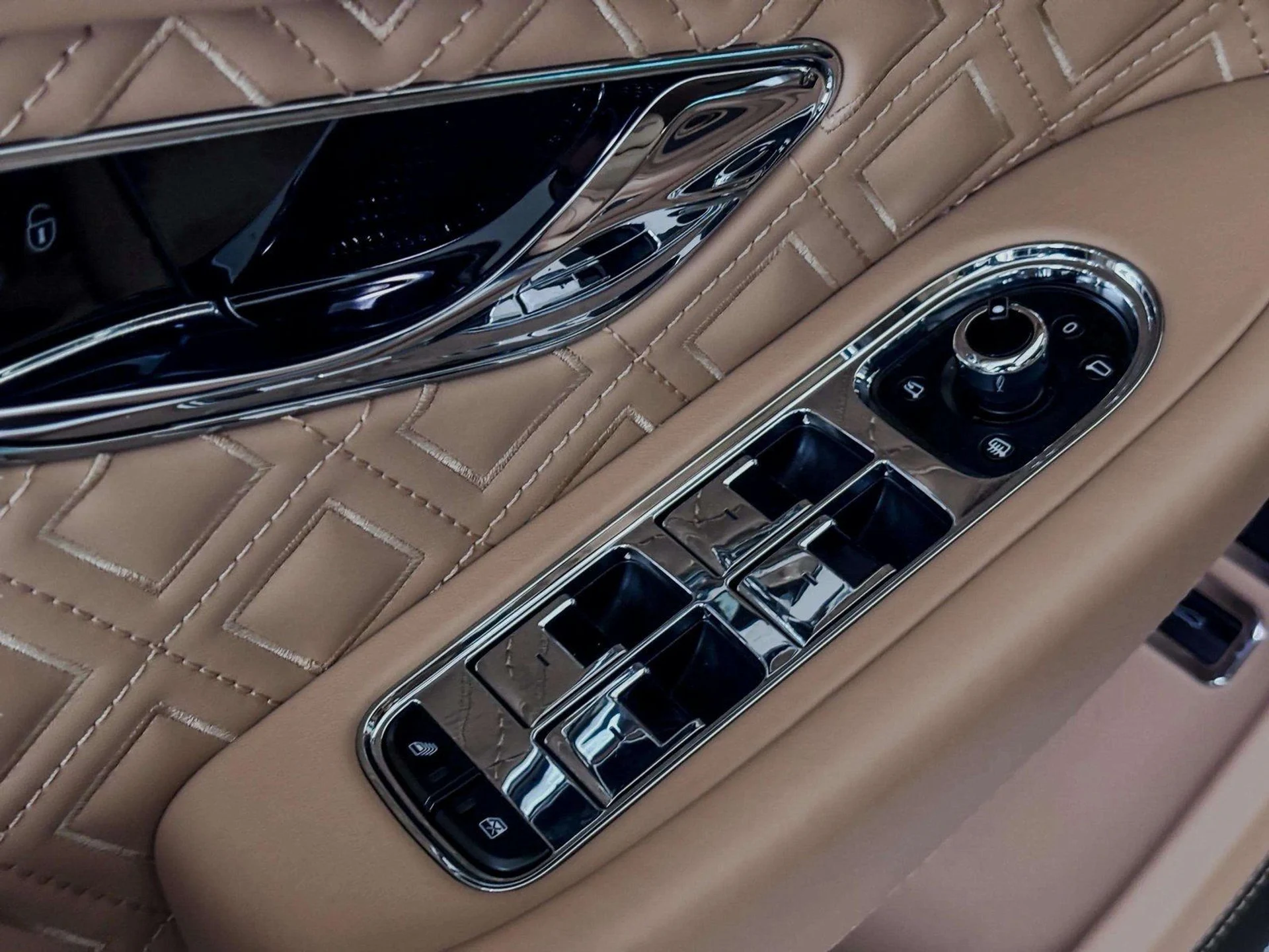 mph014_1908595472_image_15_2d236567f5