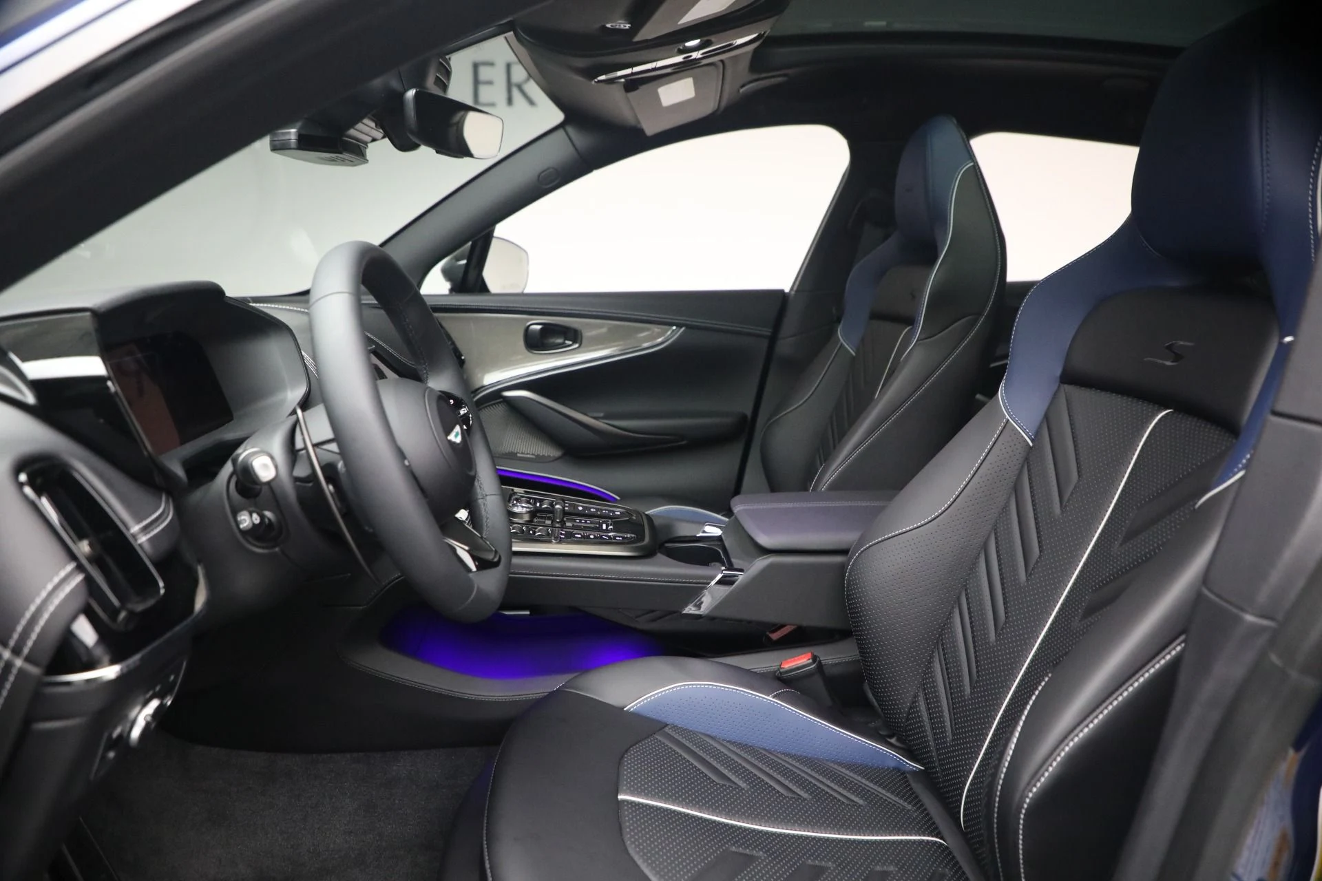 mph014_1915758623_New_2026_Aston_Martin_DBX_S_1779920374_12daca6ba5