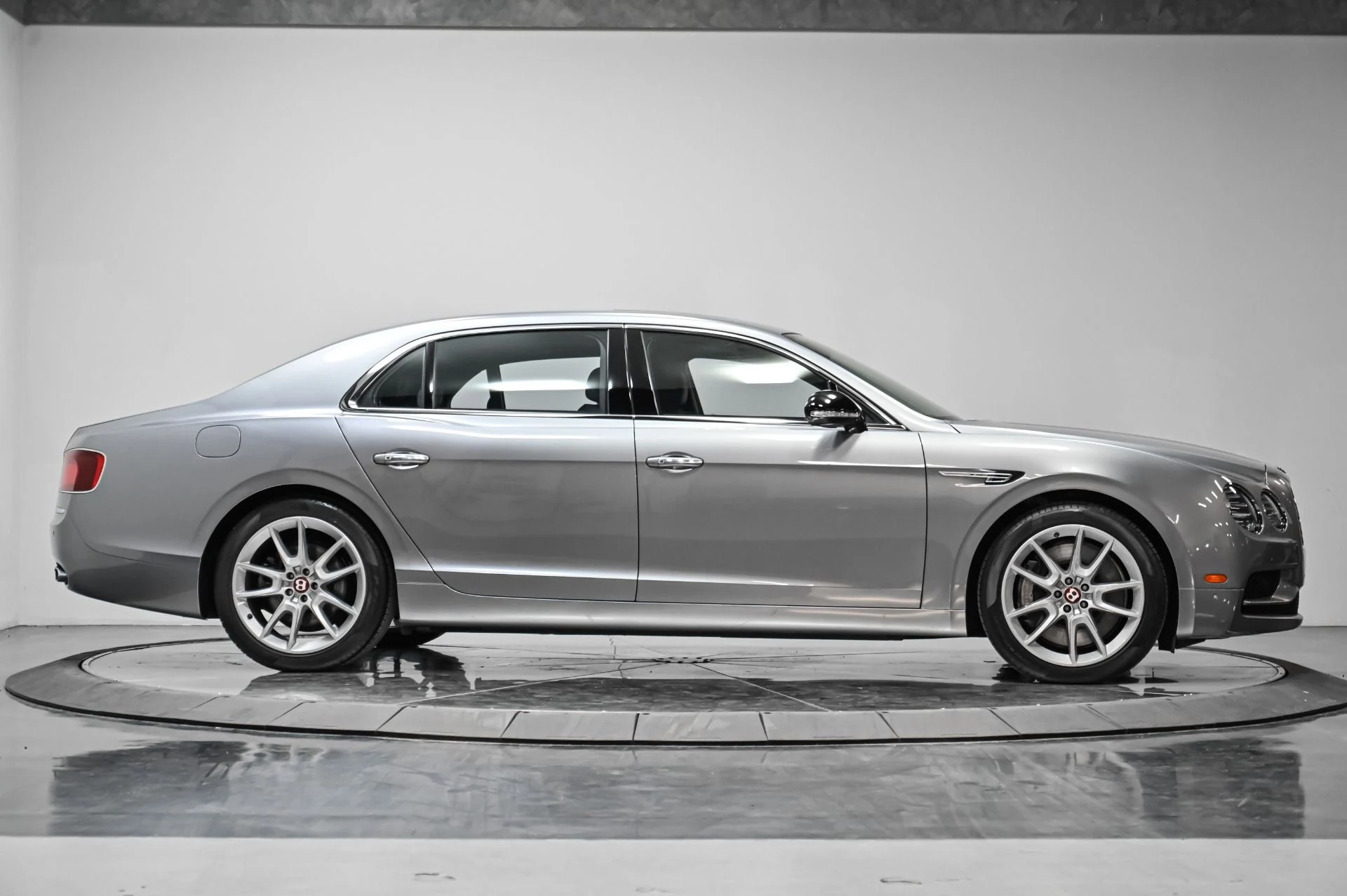 mph014_1923123711_Used_2018_Bentley_Flying_Spur_V8_S_1754506017_2888668416