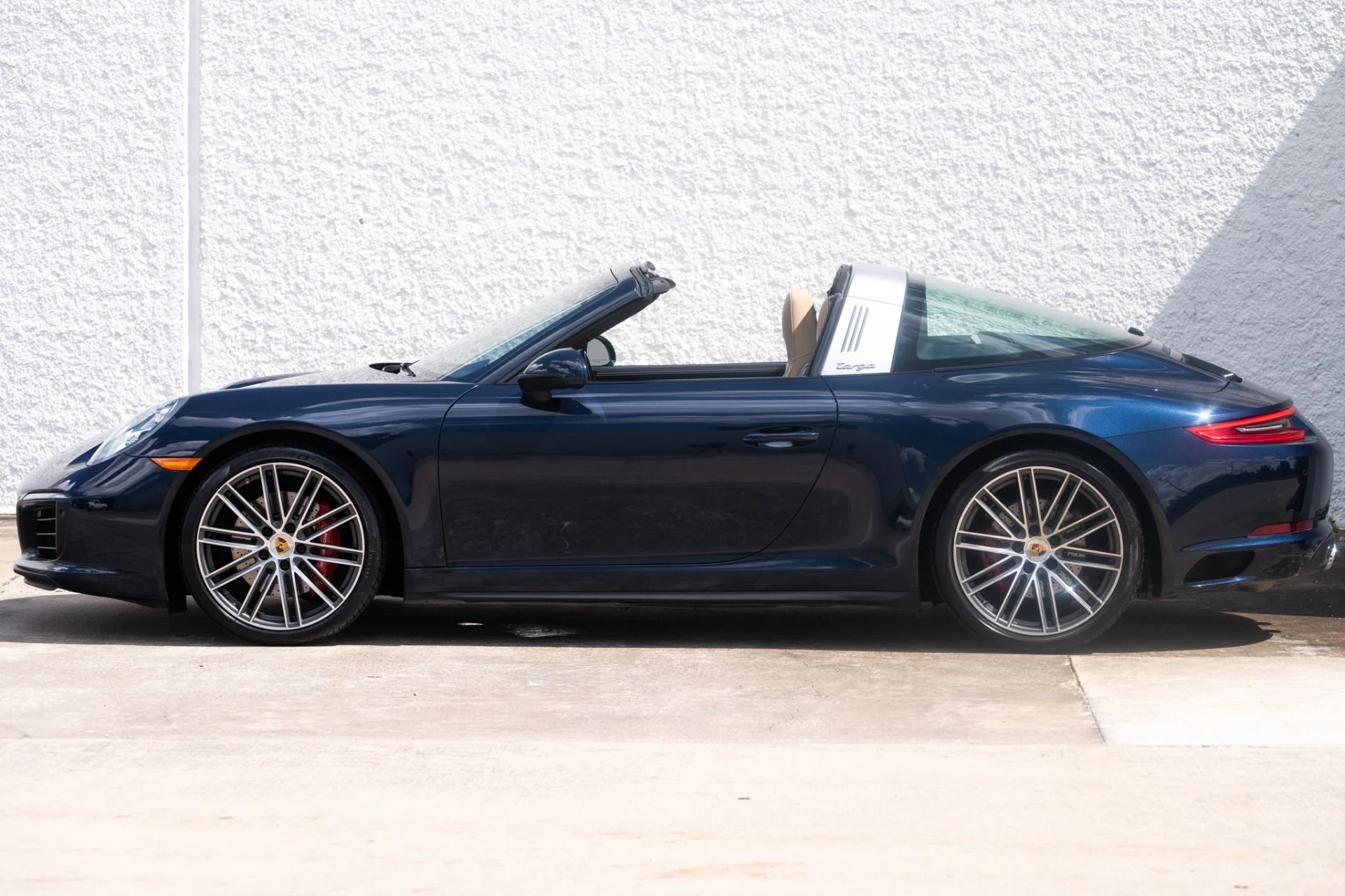 mph014_1934511560_Used_2019_Porsche_911_Targa_4_S_1759788578_96cd2722f6