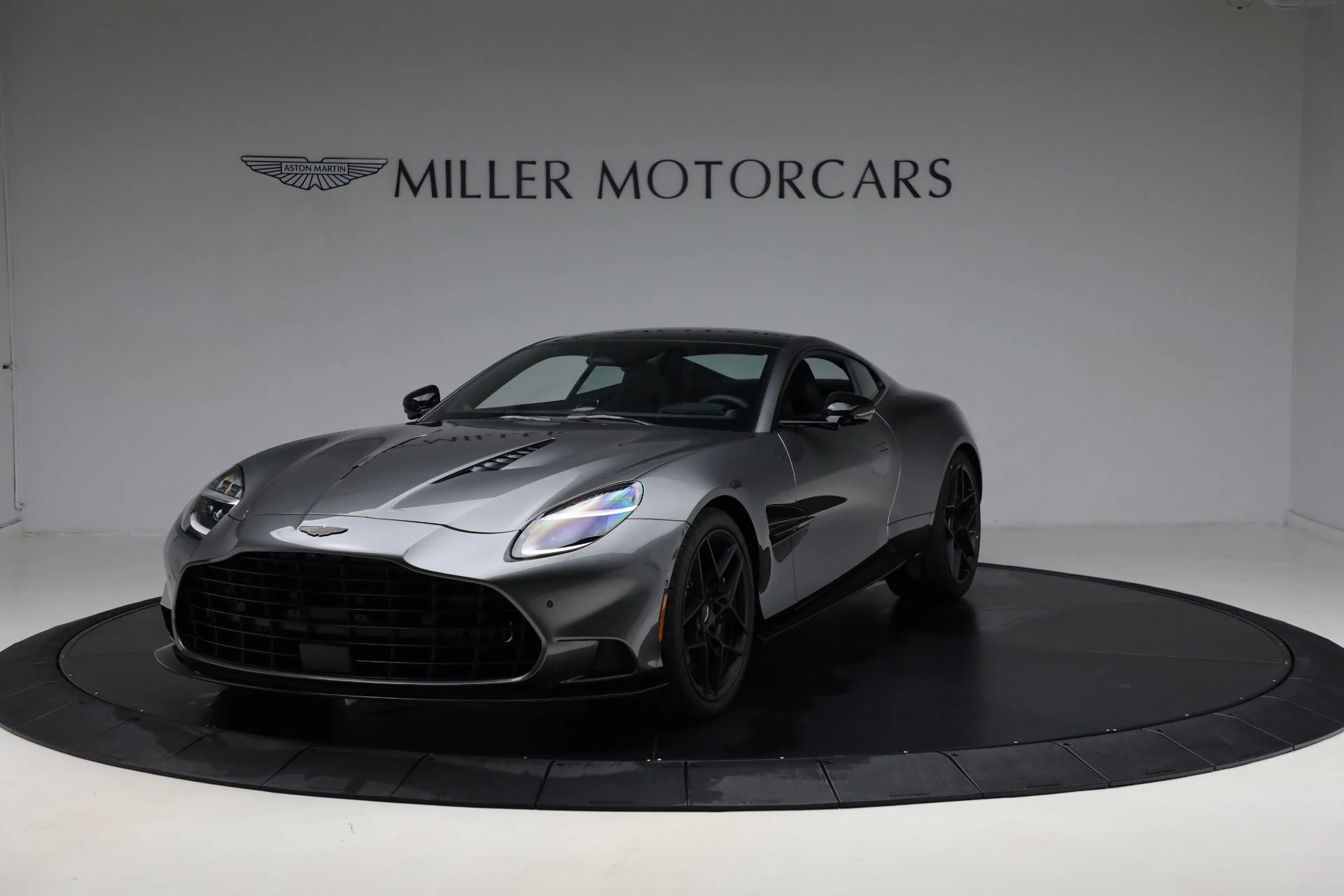 mph014_1939992525_New_2025_Aston_Martin_Vanquish_c9b8b5db12