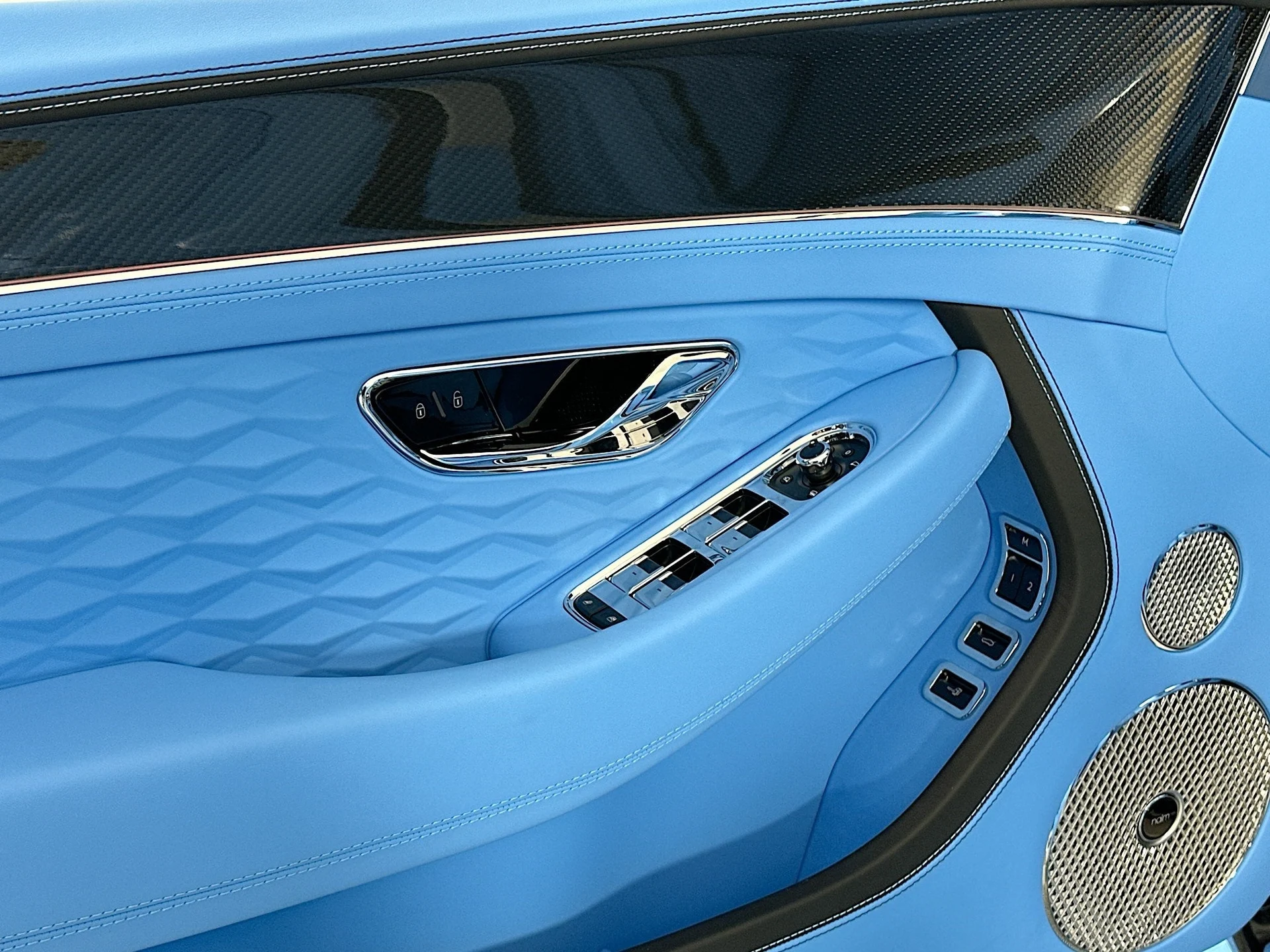 mph014_1960274094_15_2c3dbf3877