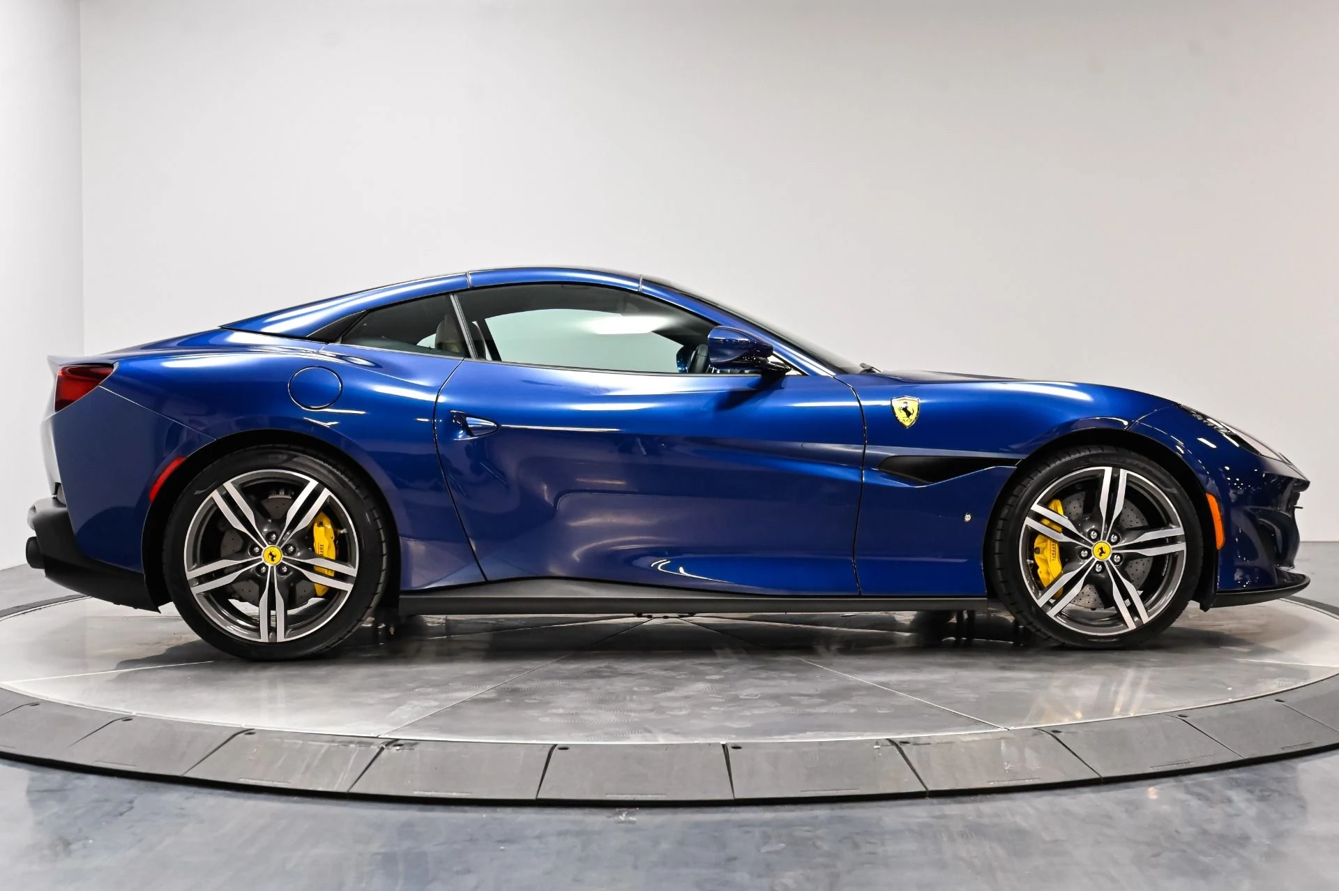 mph014_1961254078_Used_2019_Ferrari_Portofino_Base_1790278406_53836b36ec