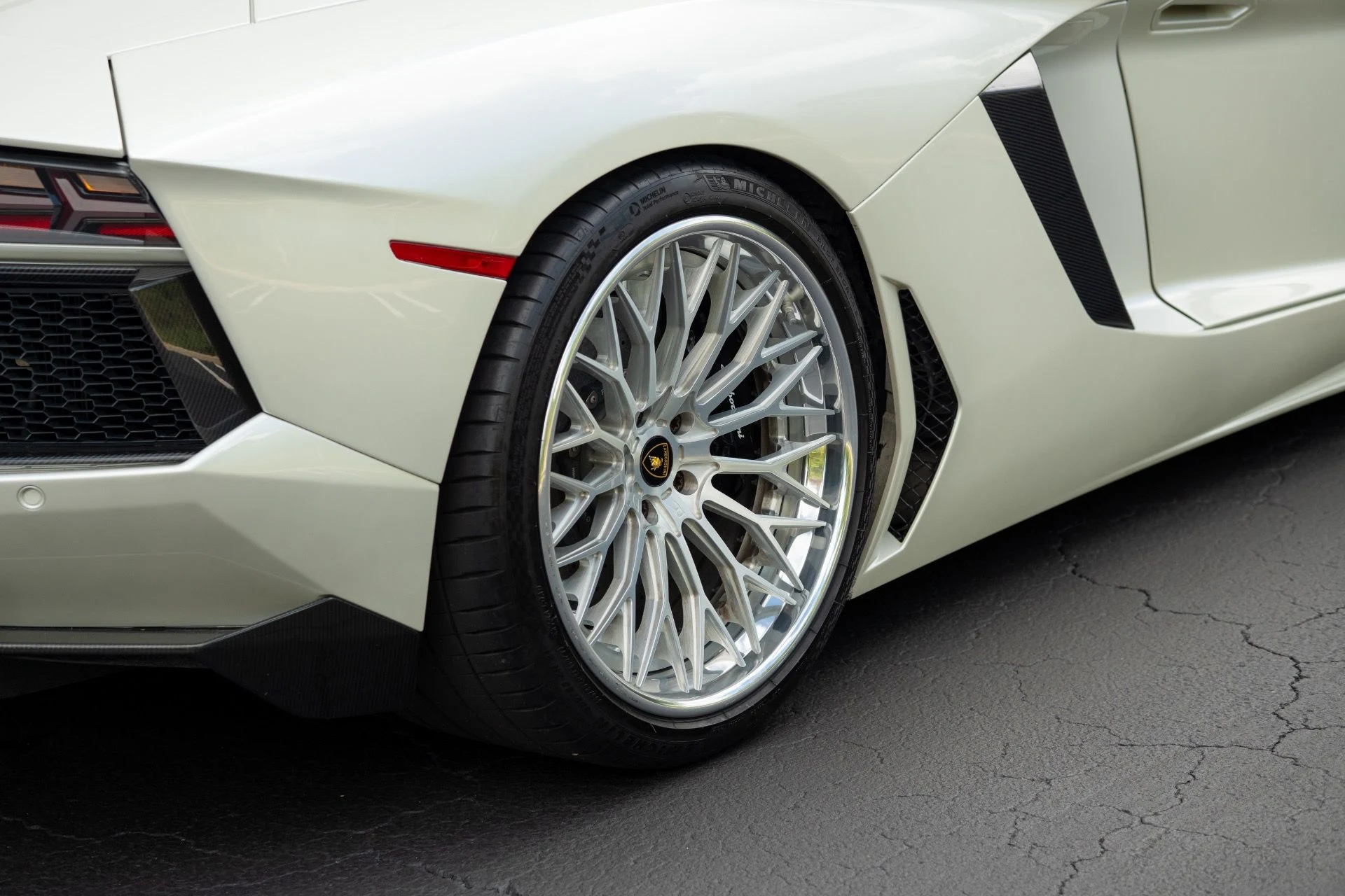 mph014_1966331995_Used_2015_Lamborghini_Aventador_LP_700_4_1755636746_a1dc8f183d