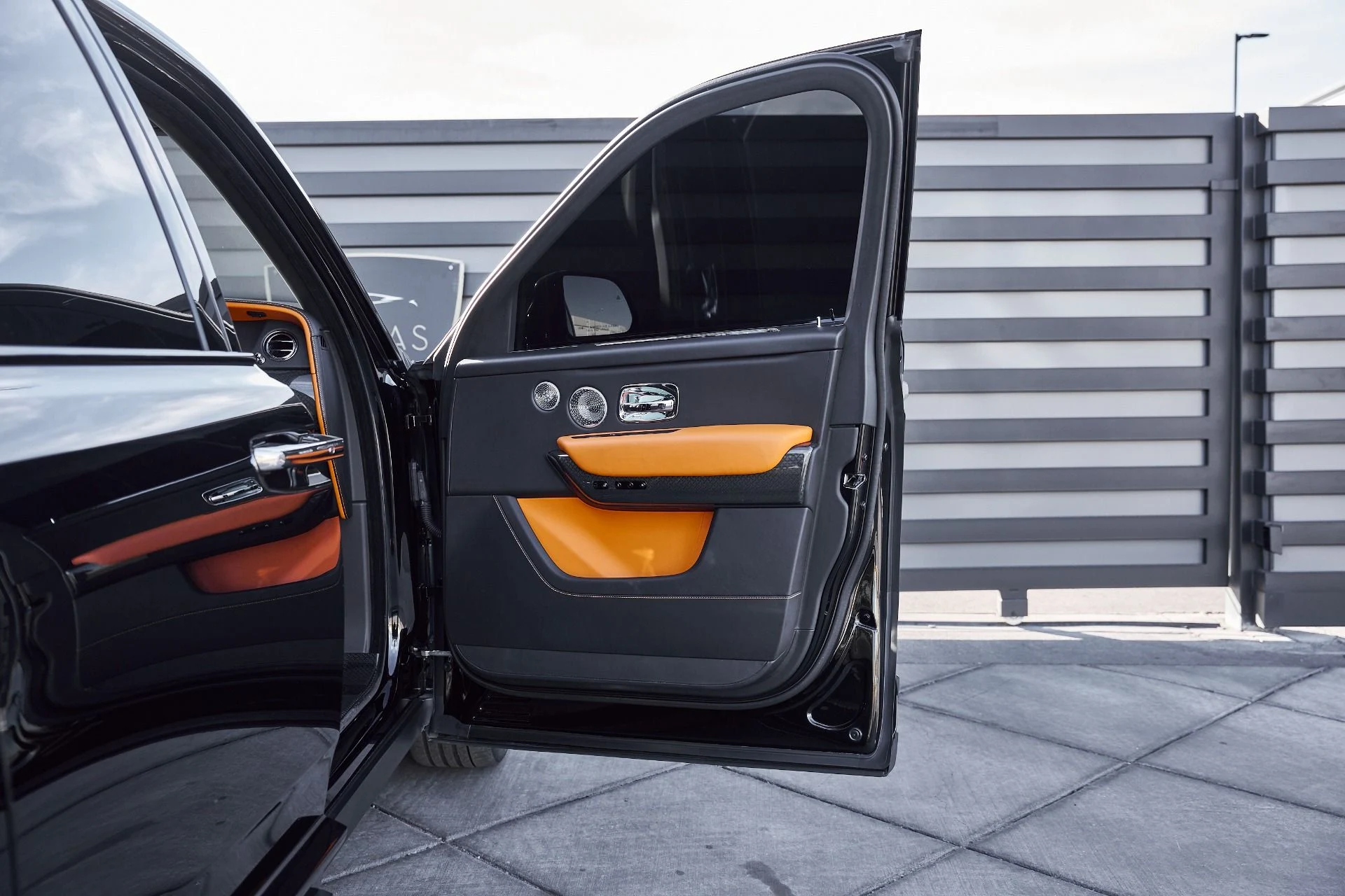 mph014_196655861_Used_2022_Rolls_Royce_Cullinan_Black_Badge_1768359461_537cf209de