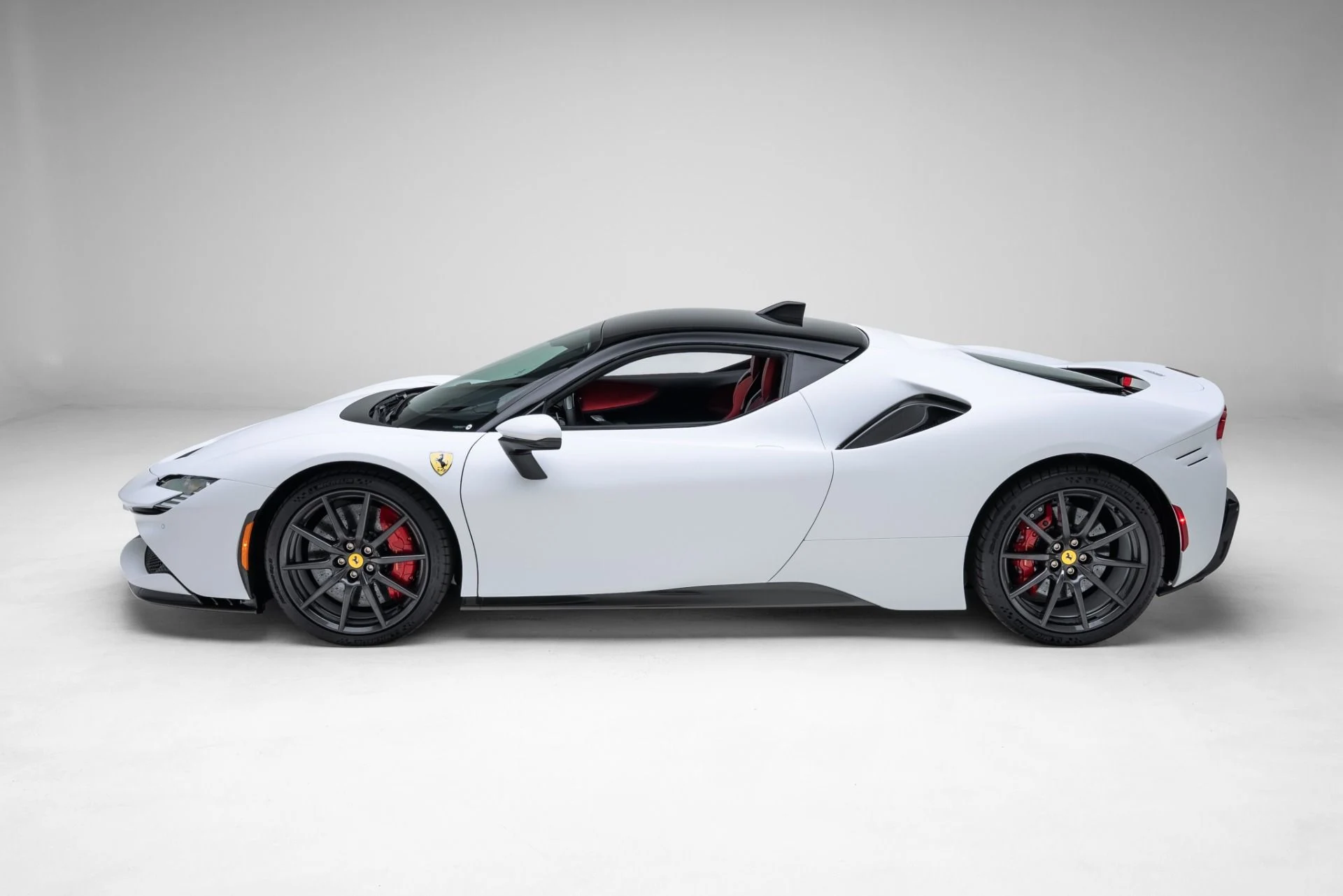 mph014_1971677006_Used_2023_Ferrari_SF_90_Stradale_1772151566_8aad121306