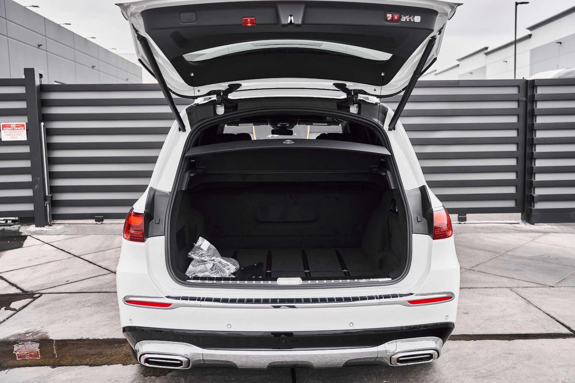 mph014_1972657608_Used_2026_Mercedes_Benz_GLS_Maybach_GLS_600_1777160217_8f7896b02f