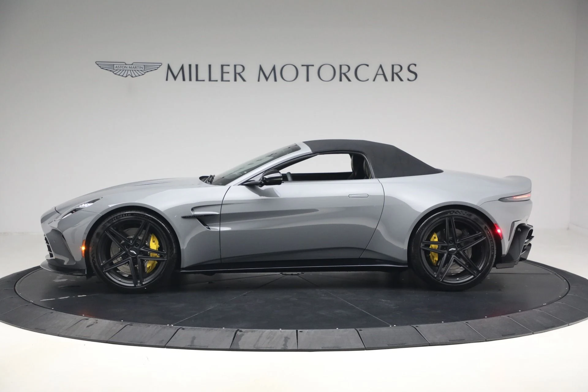 mph014_198749824_New_2026_Aston_Martin_Vantage_Roadster_1790027458_88e4a32a53