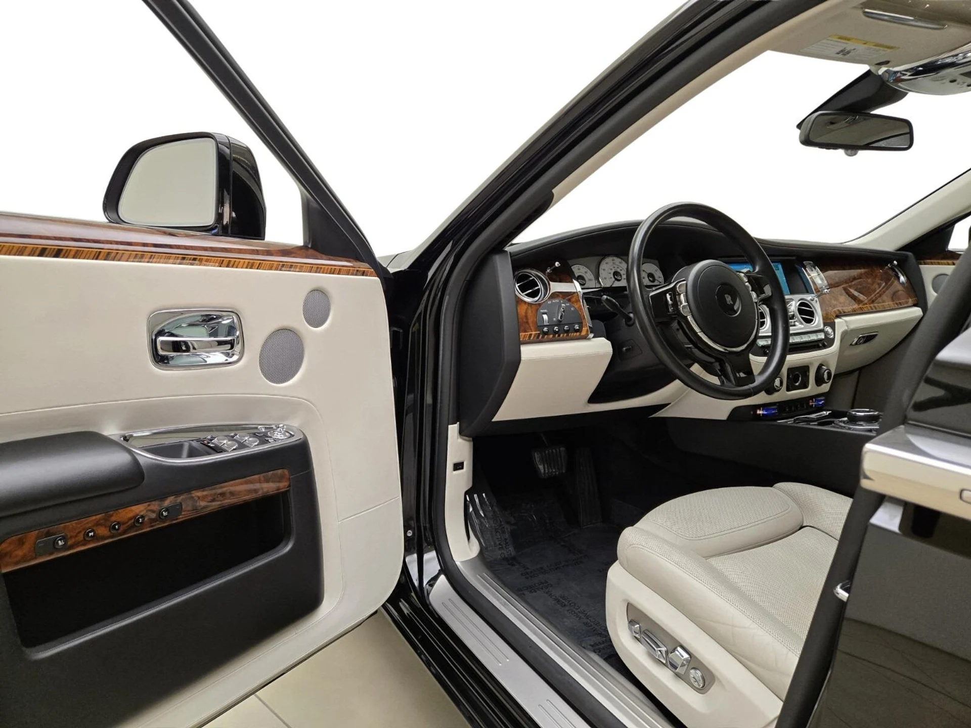 mph014_1991183984_Used_2017_Rolls_Royce_Ghost_1773381583_1c70833345