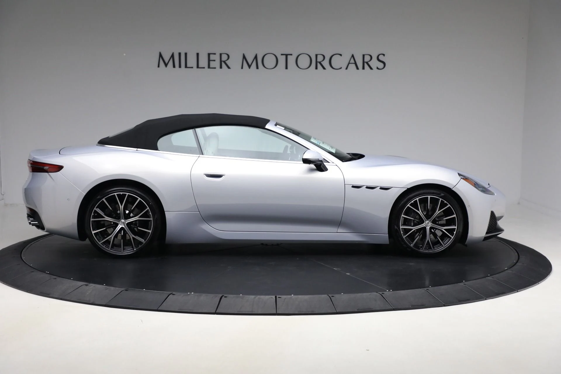 mph014_1991896224_New_2026_Maserati_Gran_Cabrio_Modena_1760557805_2537624284