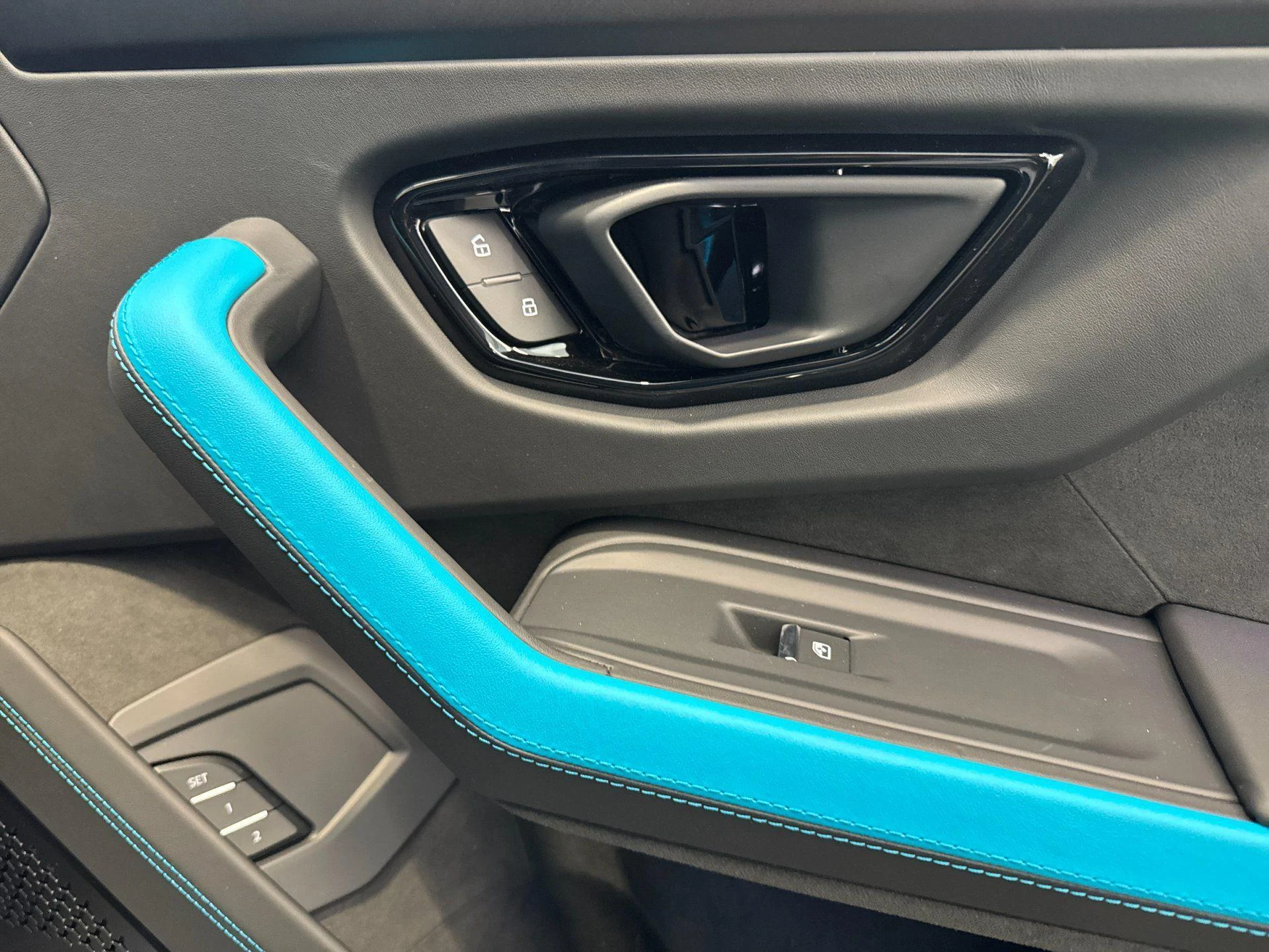 mph014_1992563283_New_2026_Lamborghini_Urus_SE_1786111366_cdca69f343