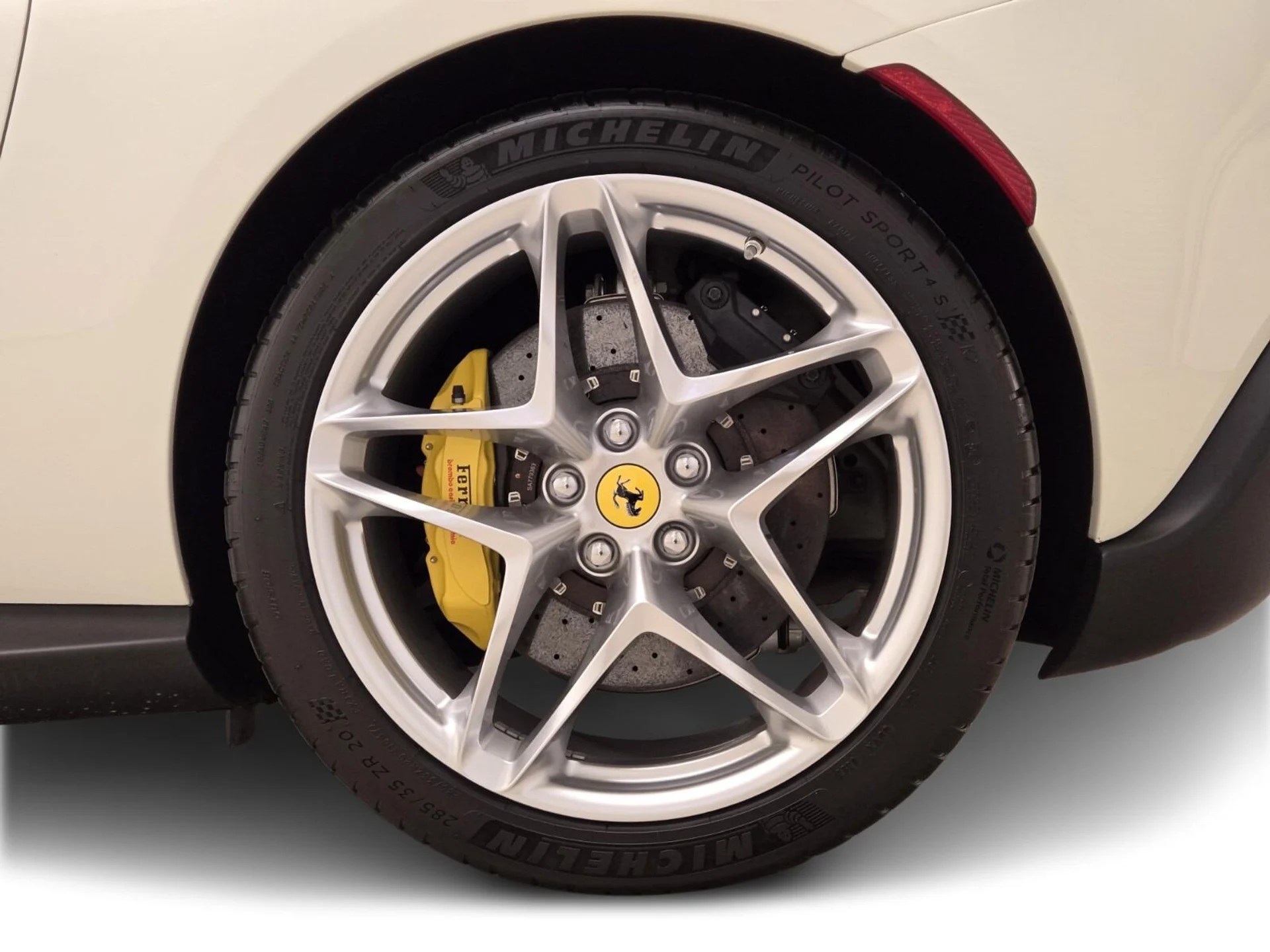 mph014_2003906610_Used_2023_Ferrari_Roma_1759820555_1fb38c0411