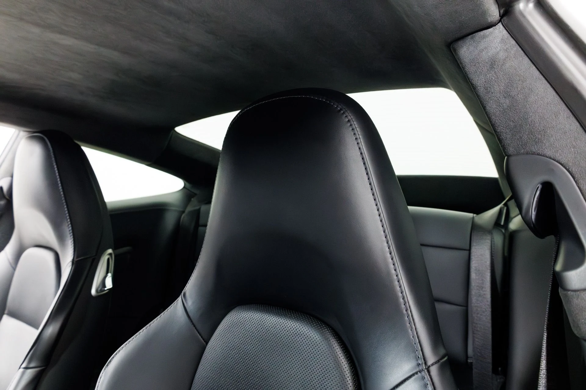 mph014_2004608590_Used_2019_Porsche_911_Turbo_S_1770314012_a7b46cd921