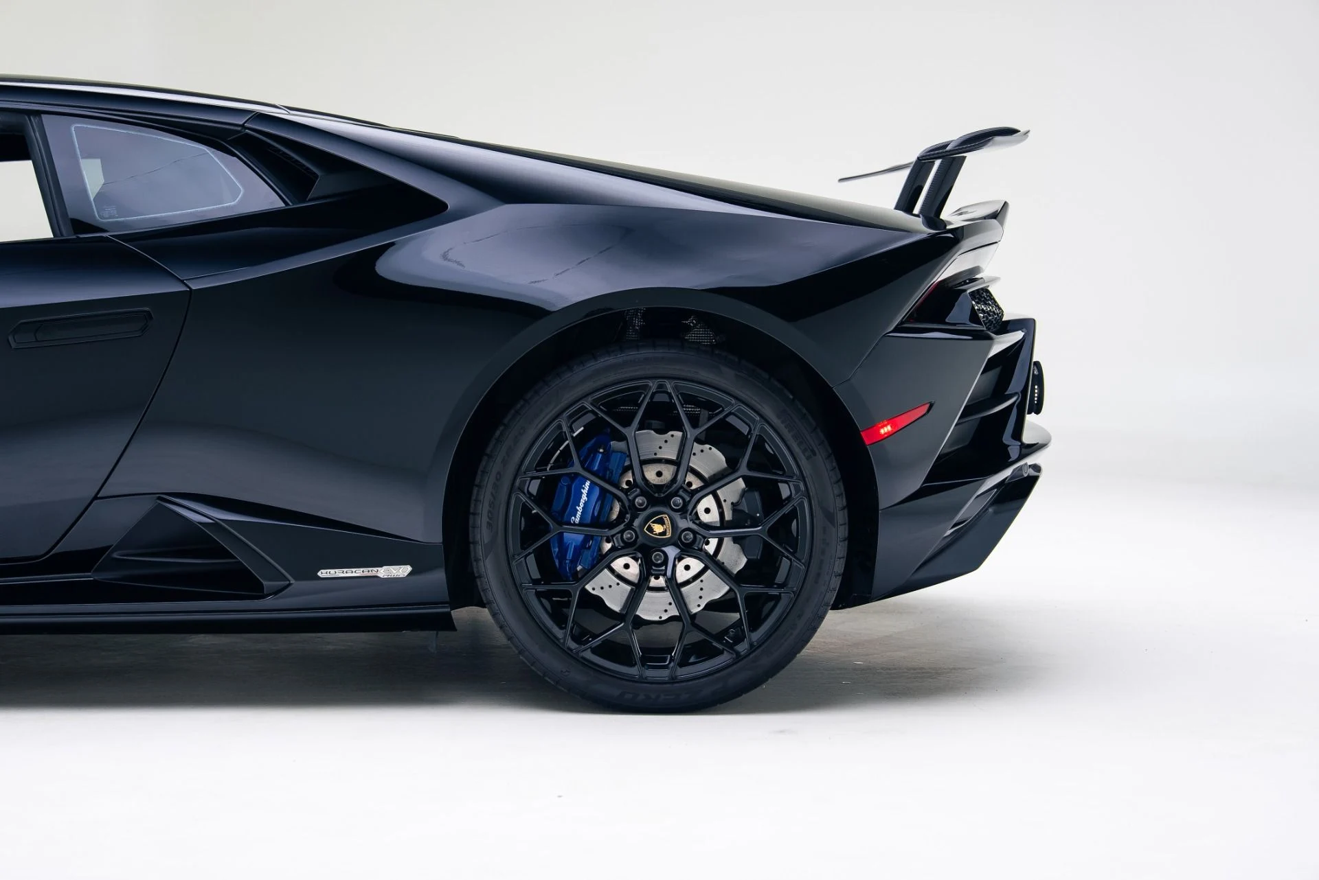 mph014_2005845327_Used_2021_Lamborghini_Huracan_EVO_1765497065_c9f140641d